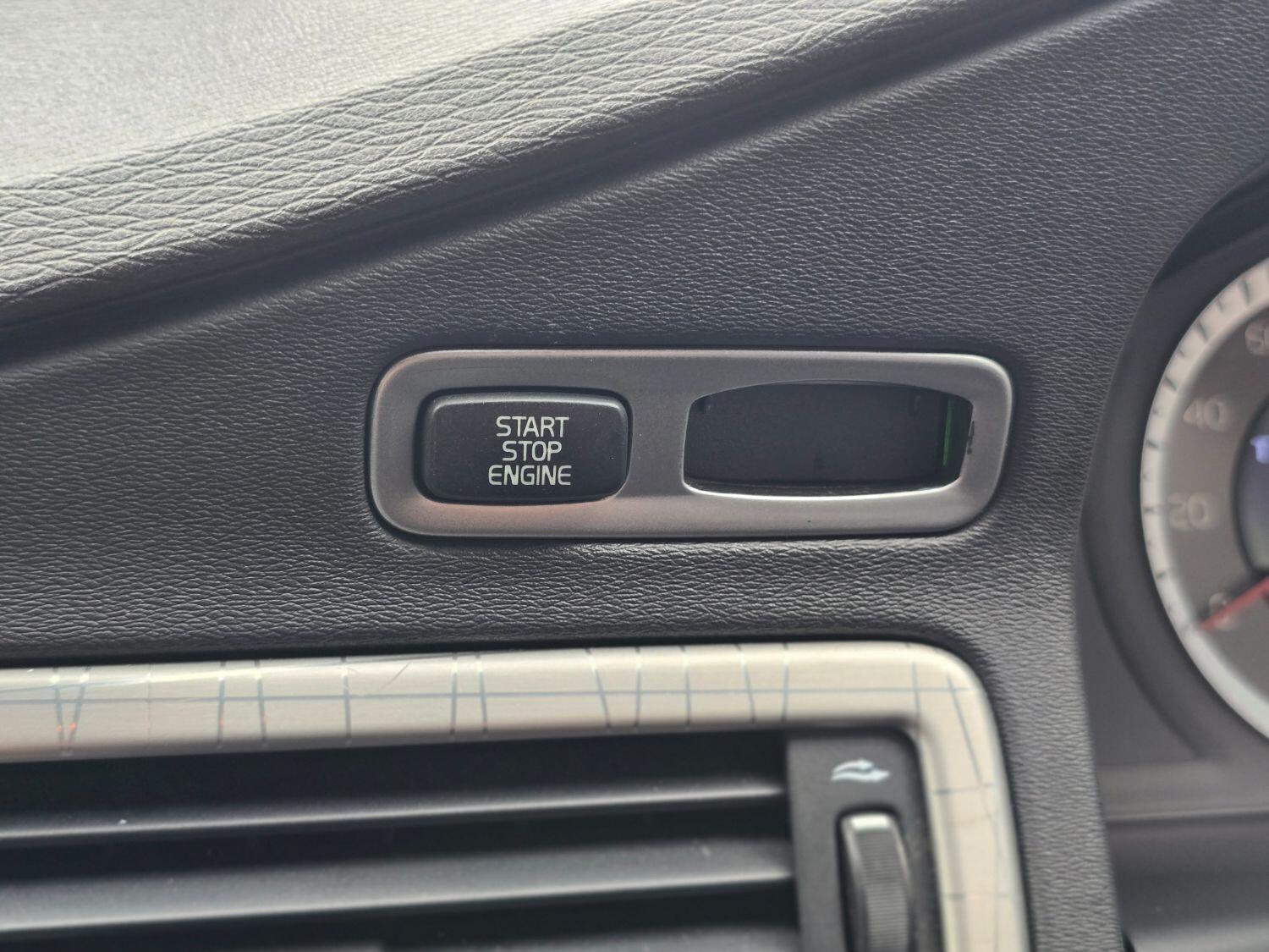 Used Volvo XC70 2010 for sale - 77189304: Photo 23