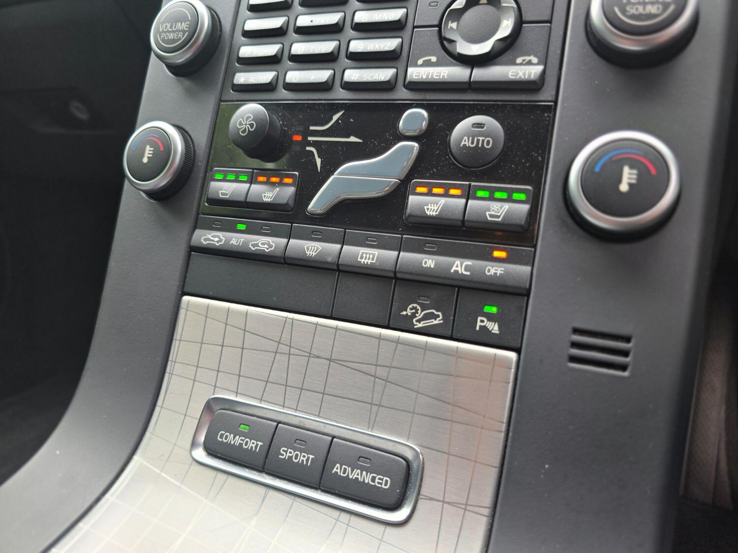 Used Volvo XC70 2010 for sale - 77189304: Photo 24