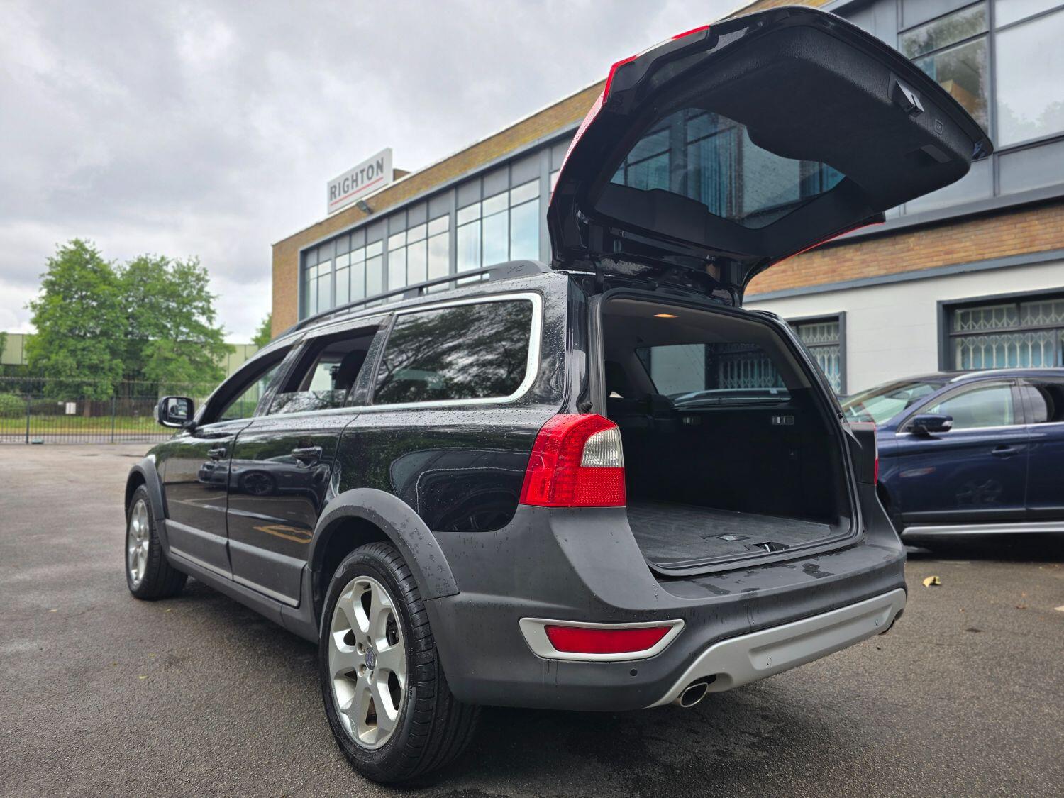 Used Volvo XC70 2010 for sale - 77189304: Photo 3