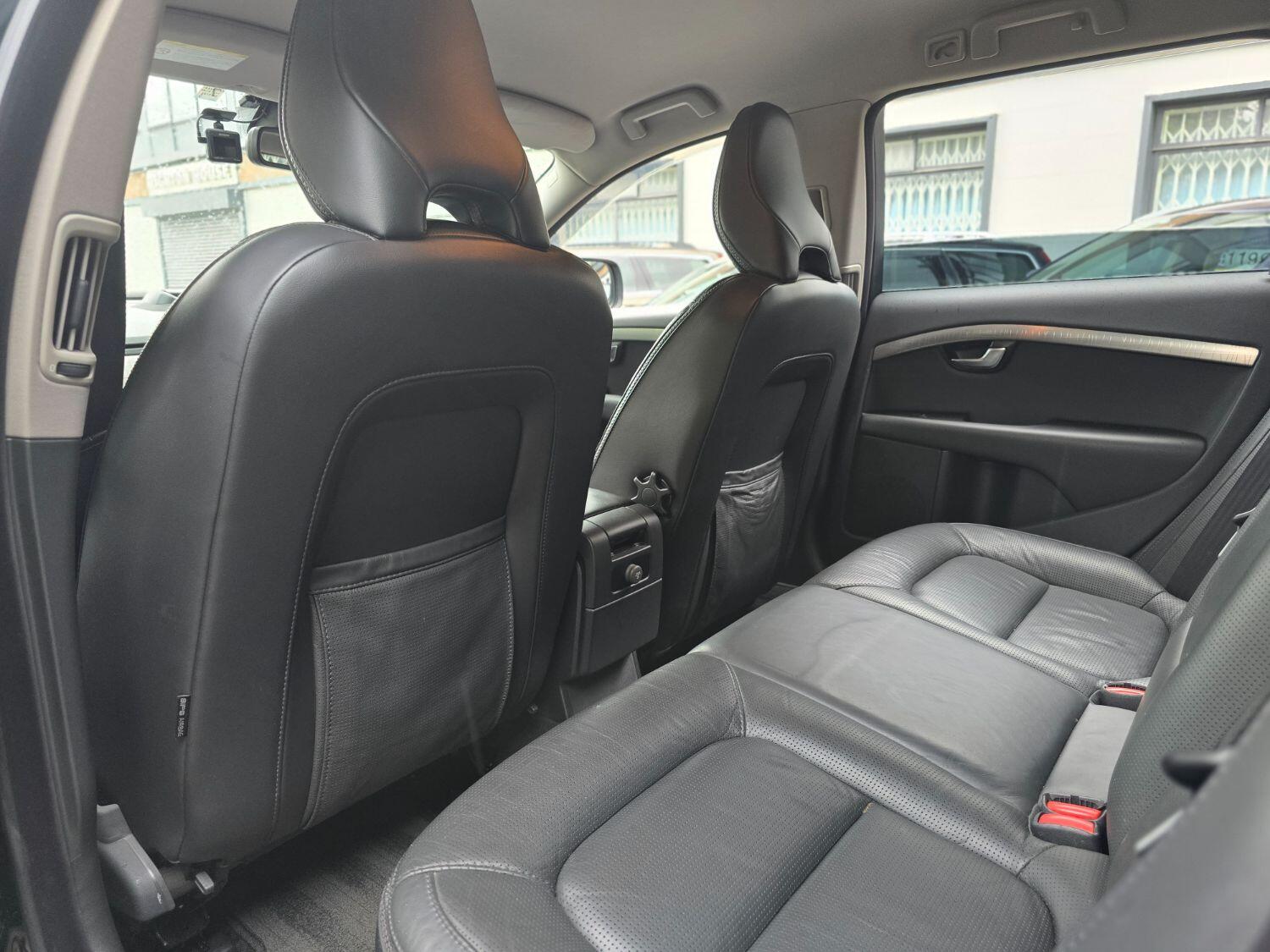 Used Volvo XC70 2010 for sale - 77189304: Photo 30