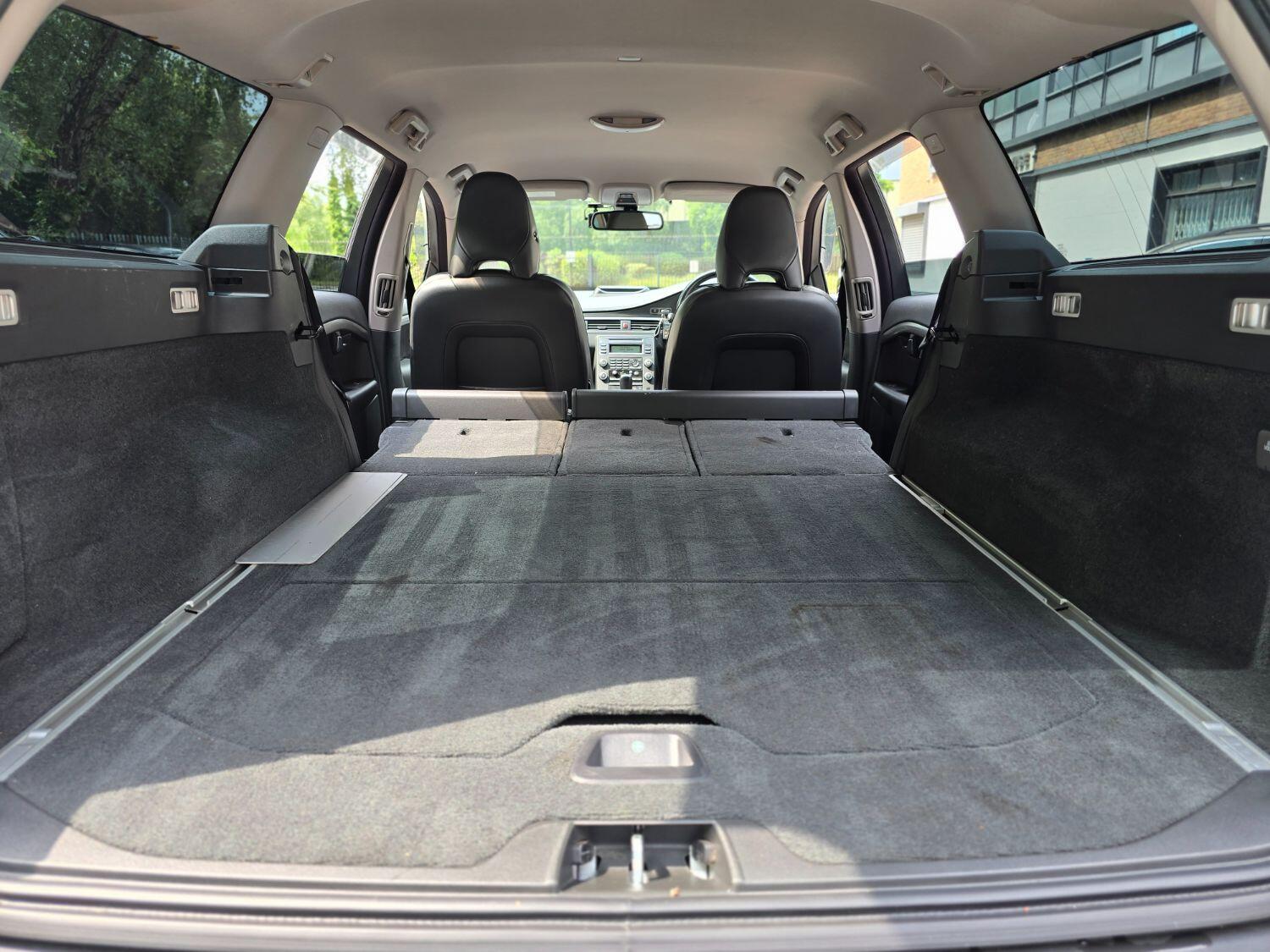 Used Volvo XC70 2010 for sale - 77189304: Photo 40