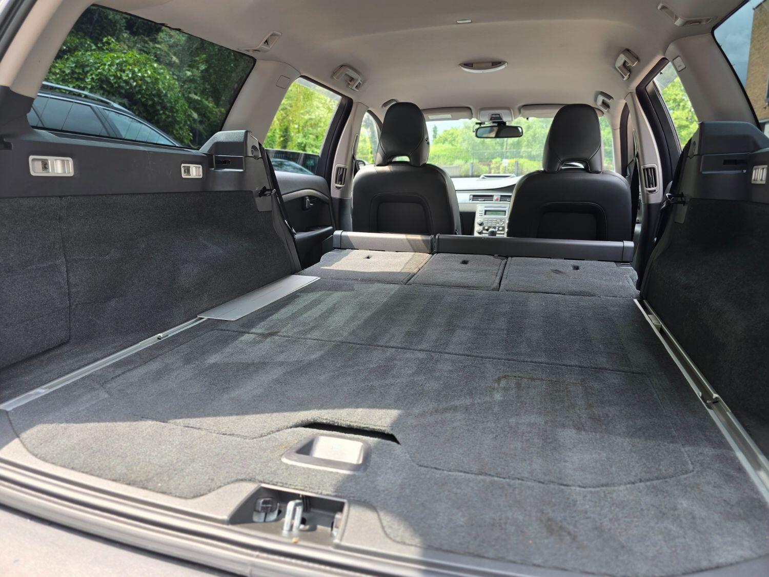 Used Volvo XC70 2010 for sale - 77189304: Photo 41