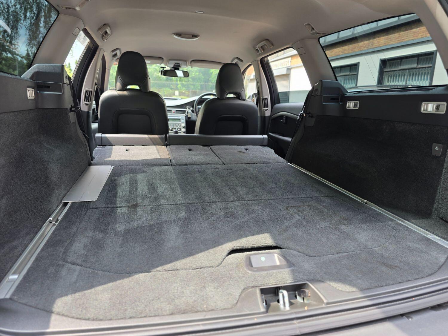 Used Volvo XC70 2010 for sale - 77189304: Photo 42