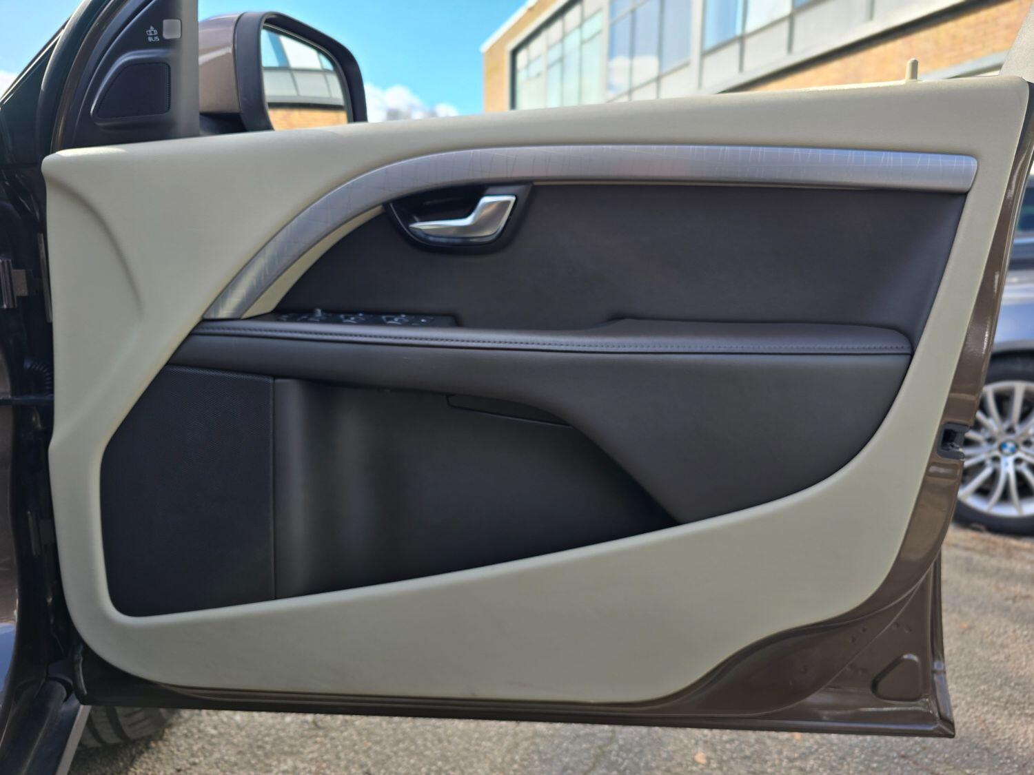 Used Volvo XC70 2013 for sale - 77189409: Photo 18