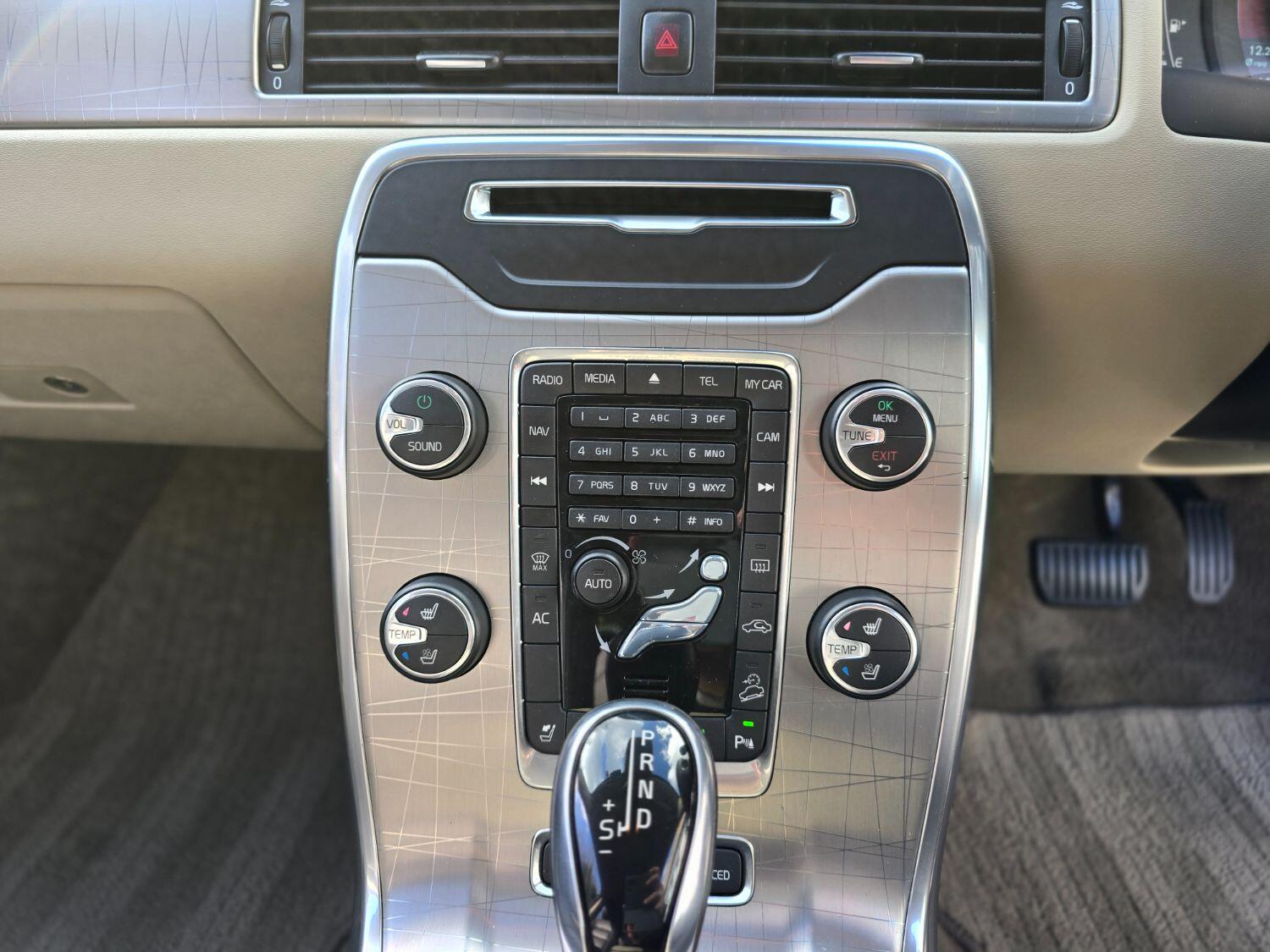 Used Volvo XC70 2013 for sale - 77189409: Photo 24