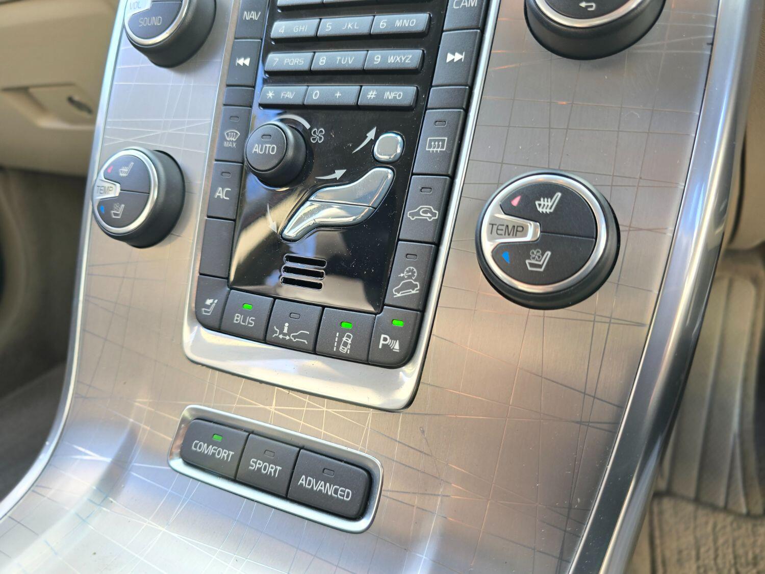 Used Volvo XC70 2013 for sale - 77189409: Photo 26