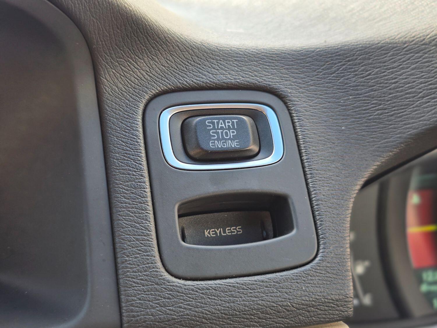 Used Volvo XC70 2013 for sale - 77189409: Photo 31