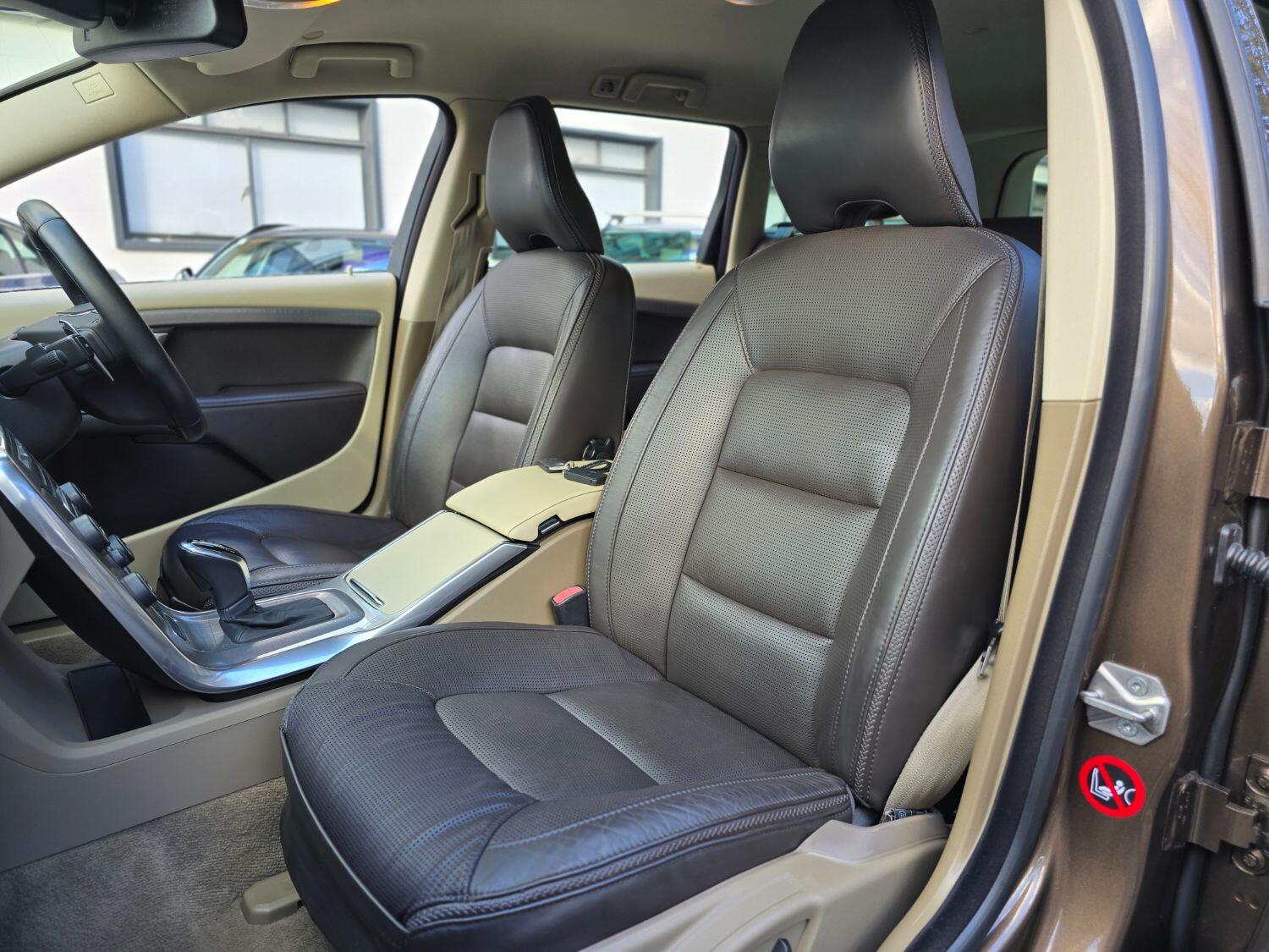 Used Volvo XC70 2013 for sale - 77189409: Photo 32