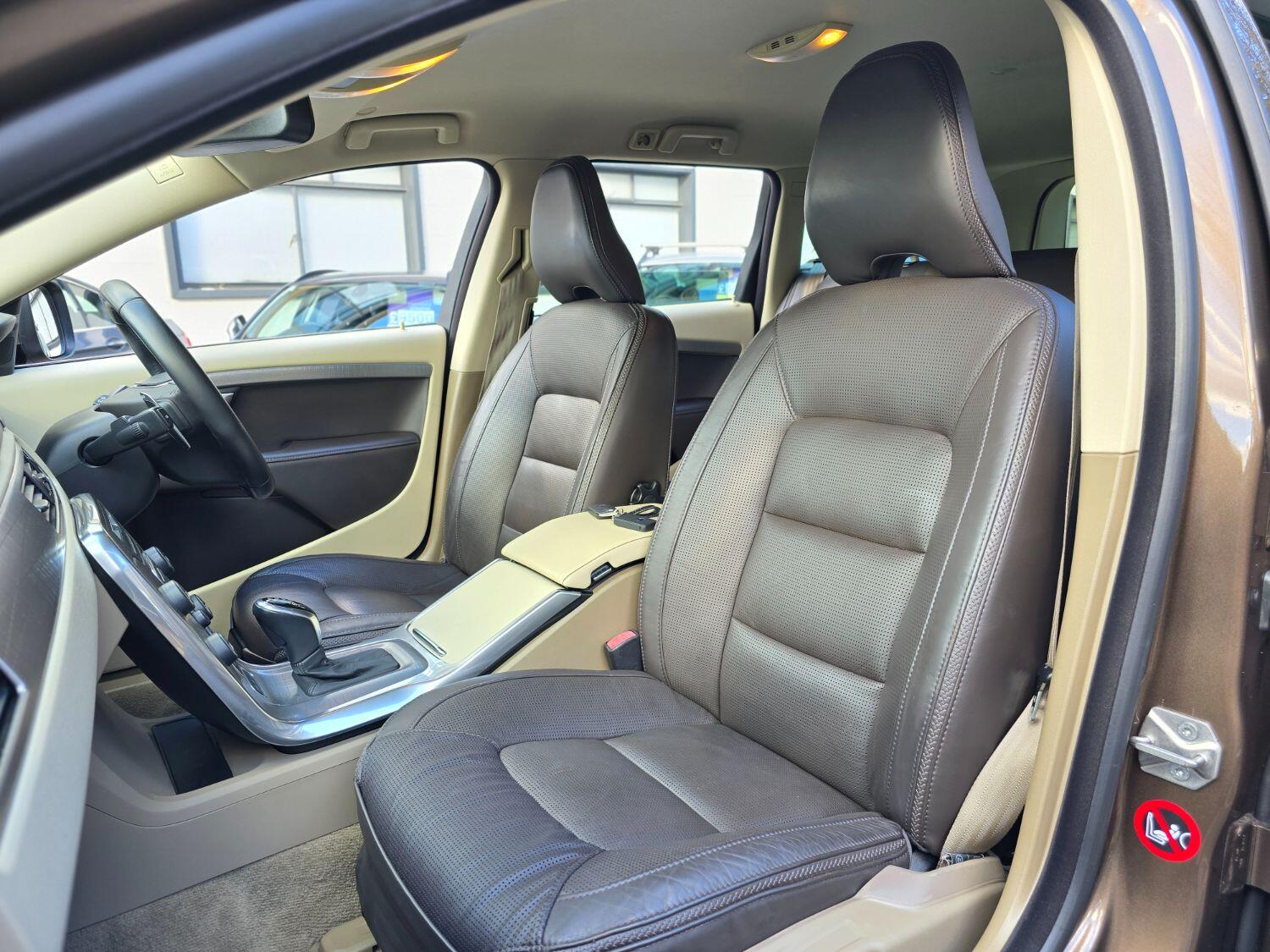 Used Volvo XC70 2013 for sale - 77189409: Photo 35