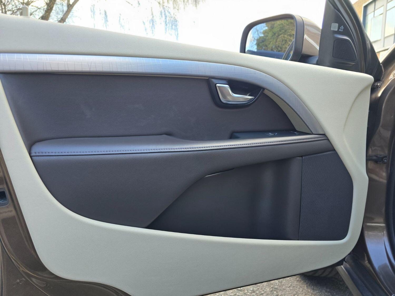 Used Volvo XC70 2013 for sale - 77189409: Photo 38