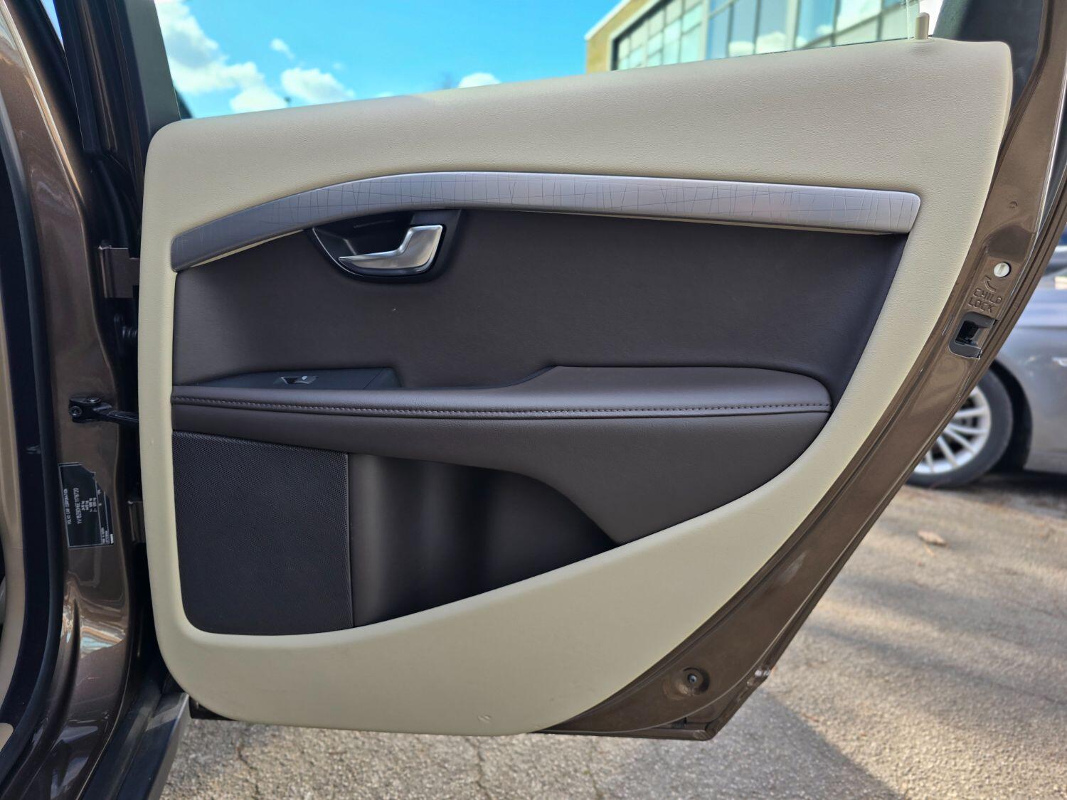 Used Volvo XC70 2013 for sale - 77189409: Photo 42