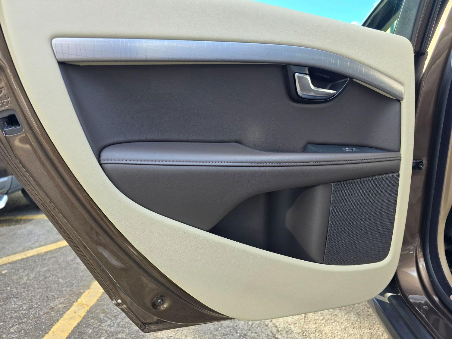 Used Volvo XC70 2013 for sale - 77189409: Photo 44