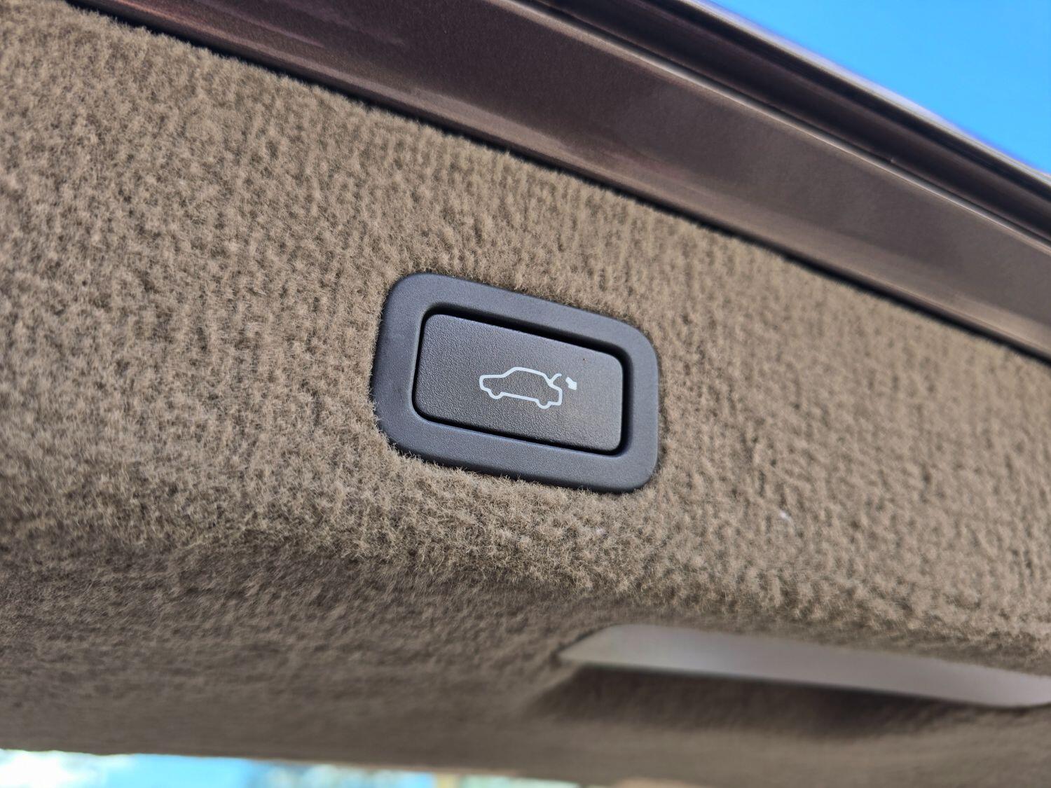 Used Volvo XC70 2013 for sale - 77189409: Photo 58