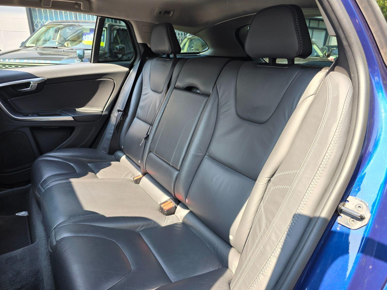 Used Volvo V60 2013 for sale - 77189369: Photo 40