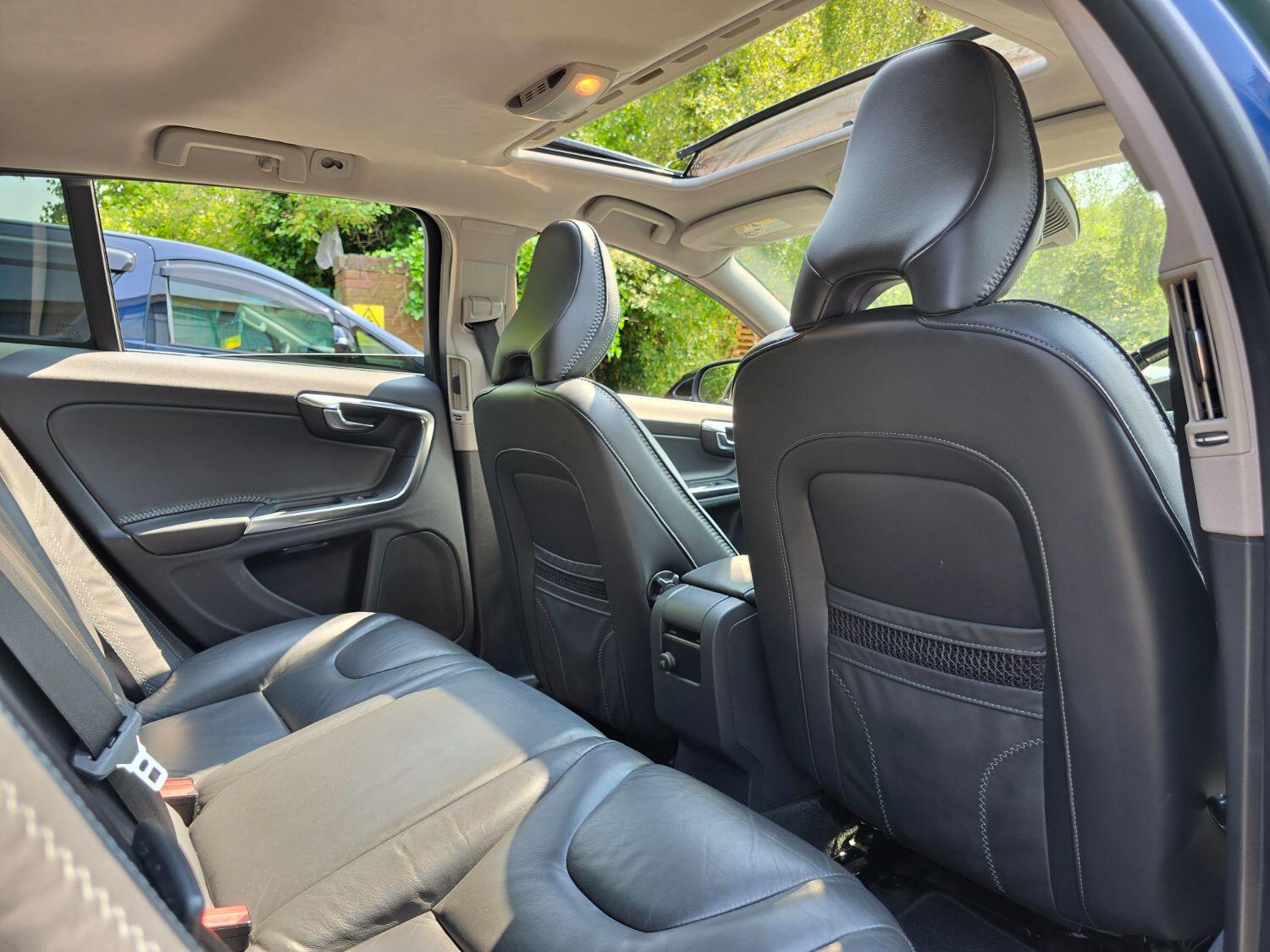 Used Volvo V60 2013 for sale - 77189369: Photo 41