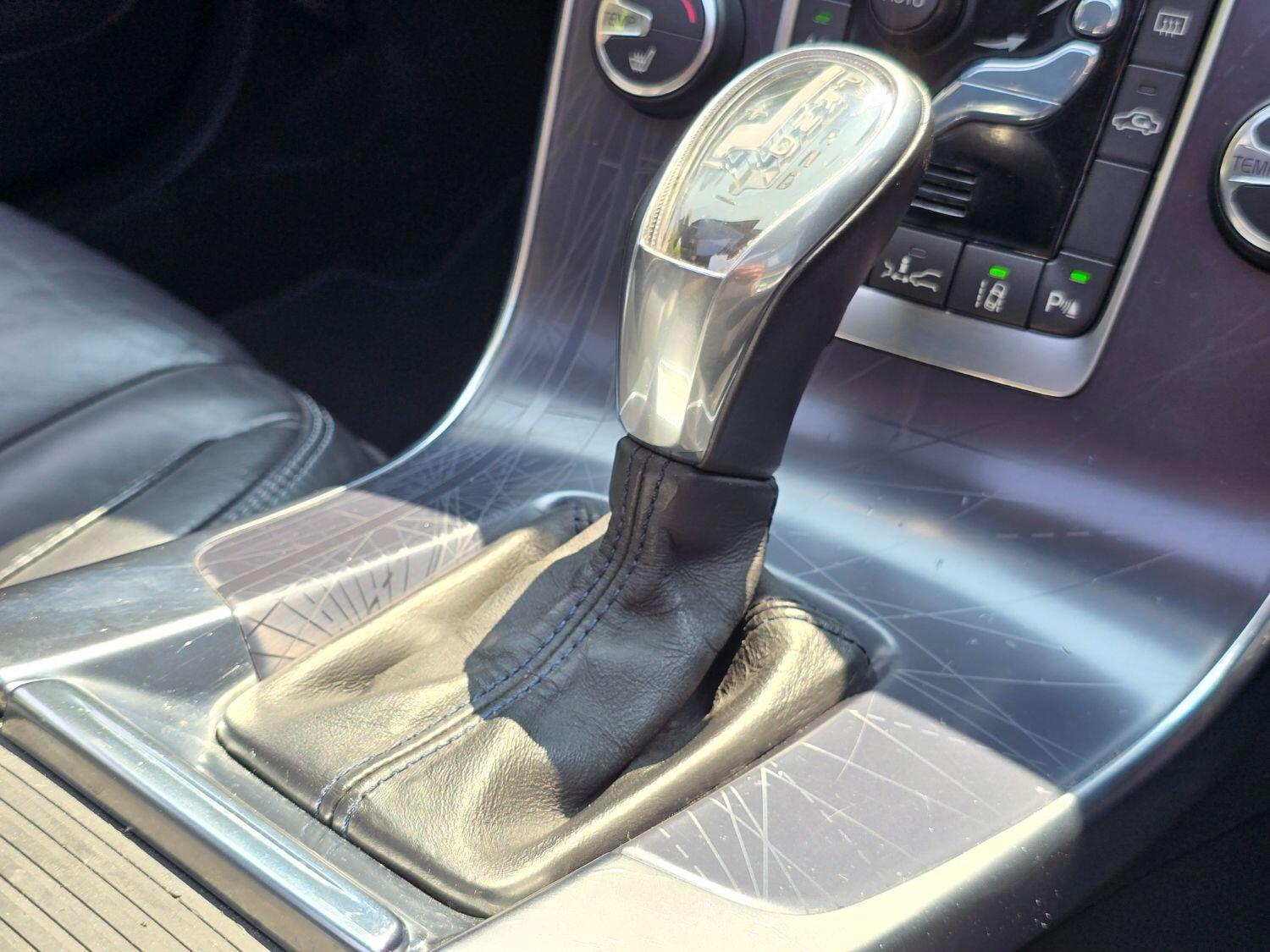 Used Volvo V60 2013 for sale - 77189369: Photo 57