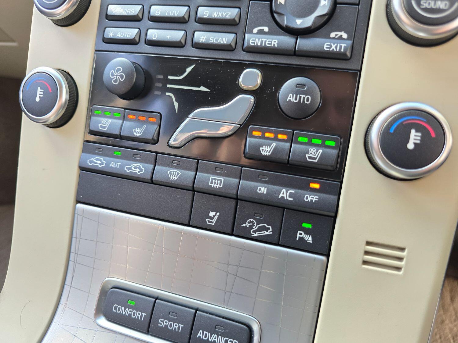 Used Volvo XC70 2011 for sale - 77189407: Photo 18