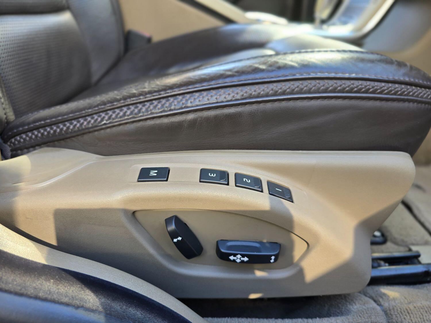 Used Volvo XC70 2011 for sale - 77189407: Photo 22