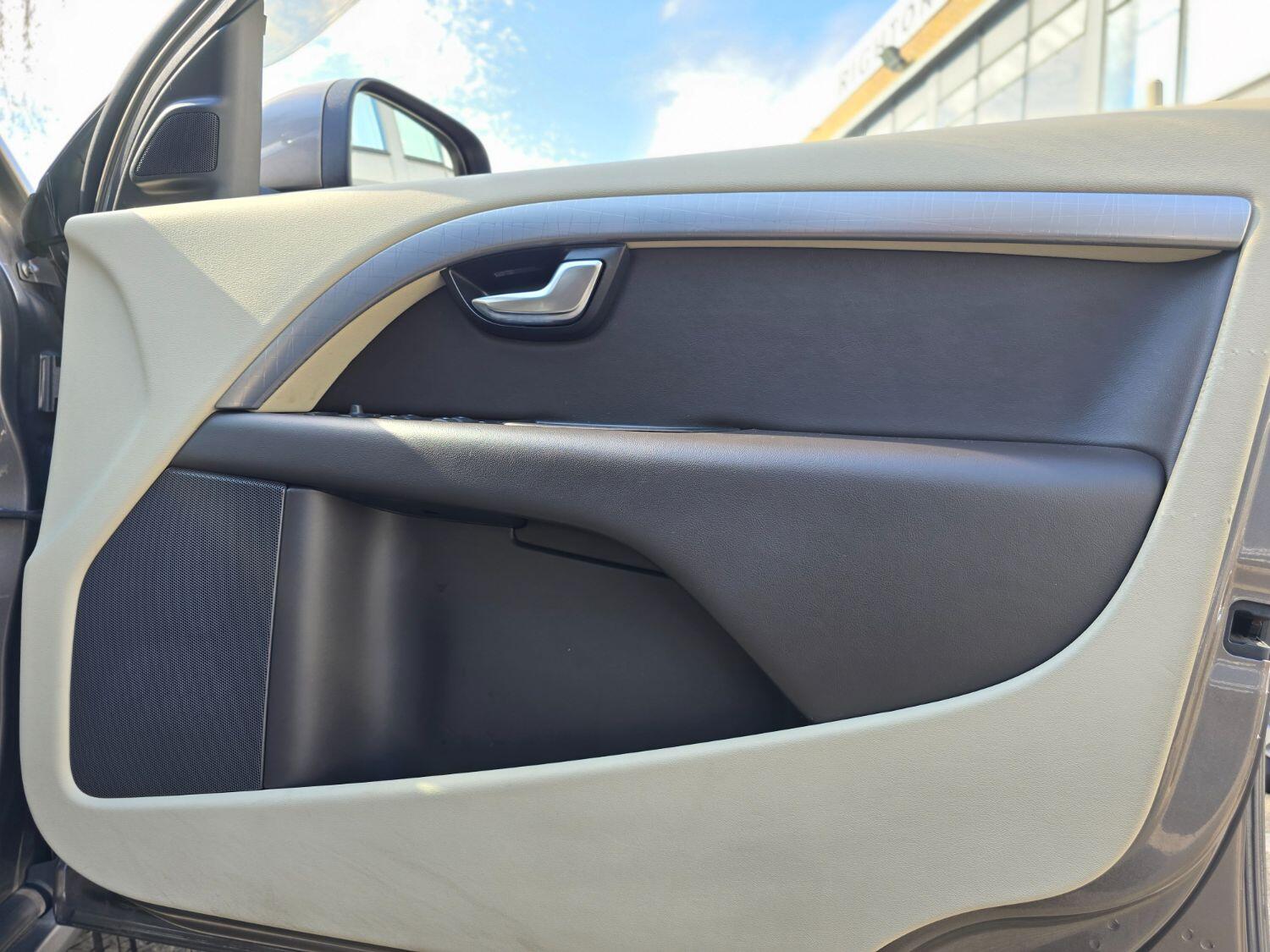 Used Volvo XC70 2011 for sale - 77189407: Photo 24