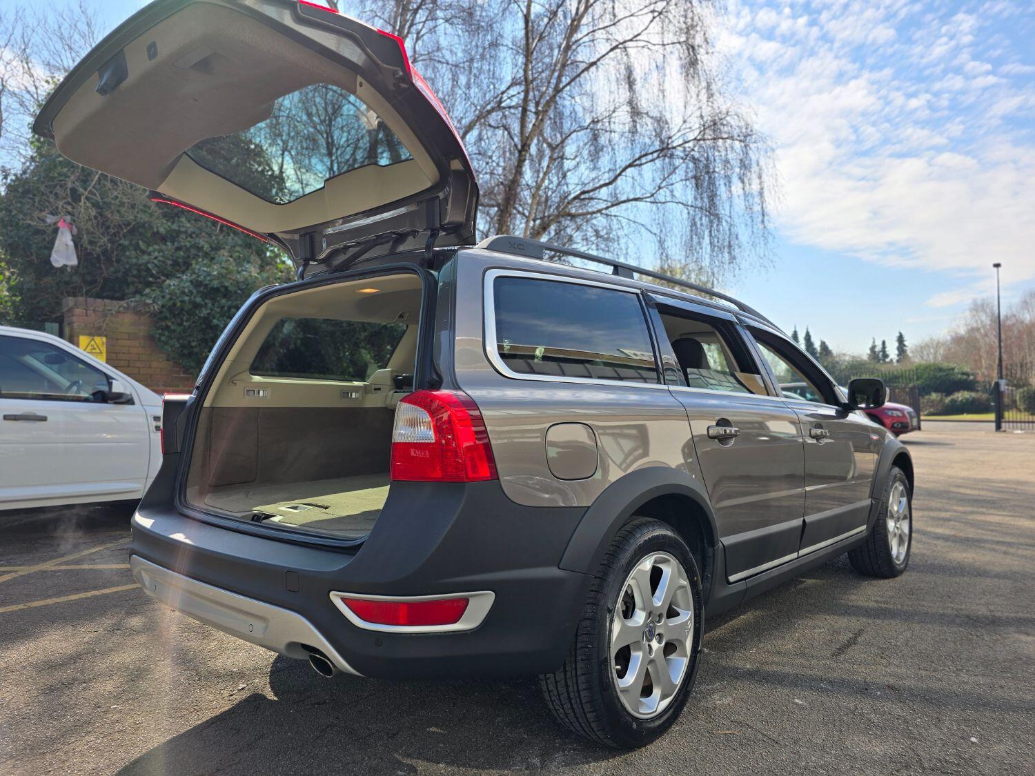 Used Volvo XC70 2011 for sale - 77189407: Photo 3