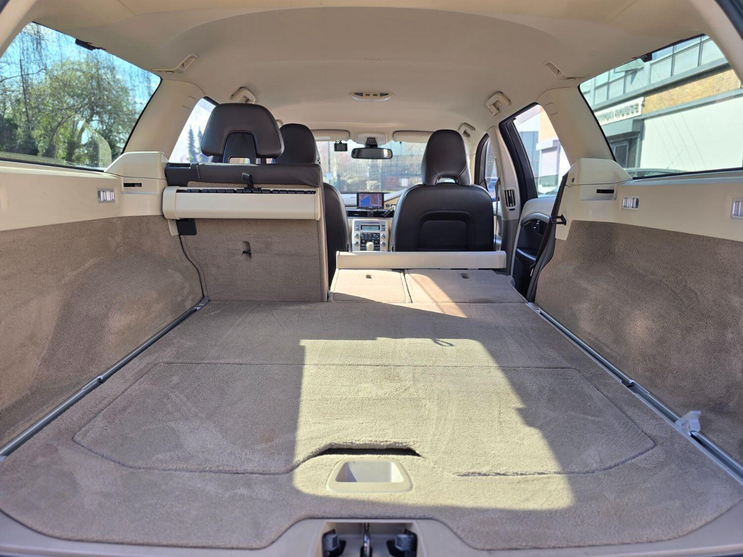 Used Volvo XC70 2011 for sale - 77189407: Photo 40