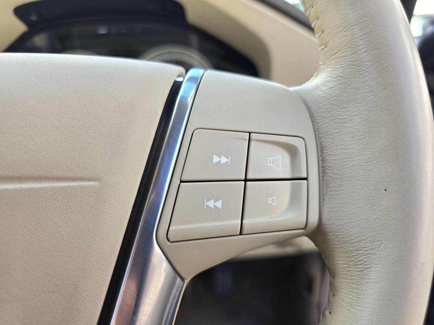 Used Volvo XC70 2011 for sale - 77189407: Photo 46