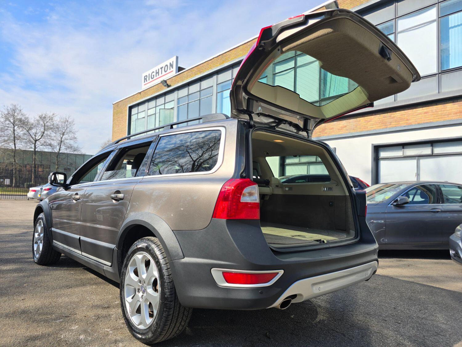 Used Volvo XC70 2011 for sale - 77189407: Photo 57