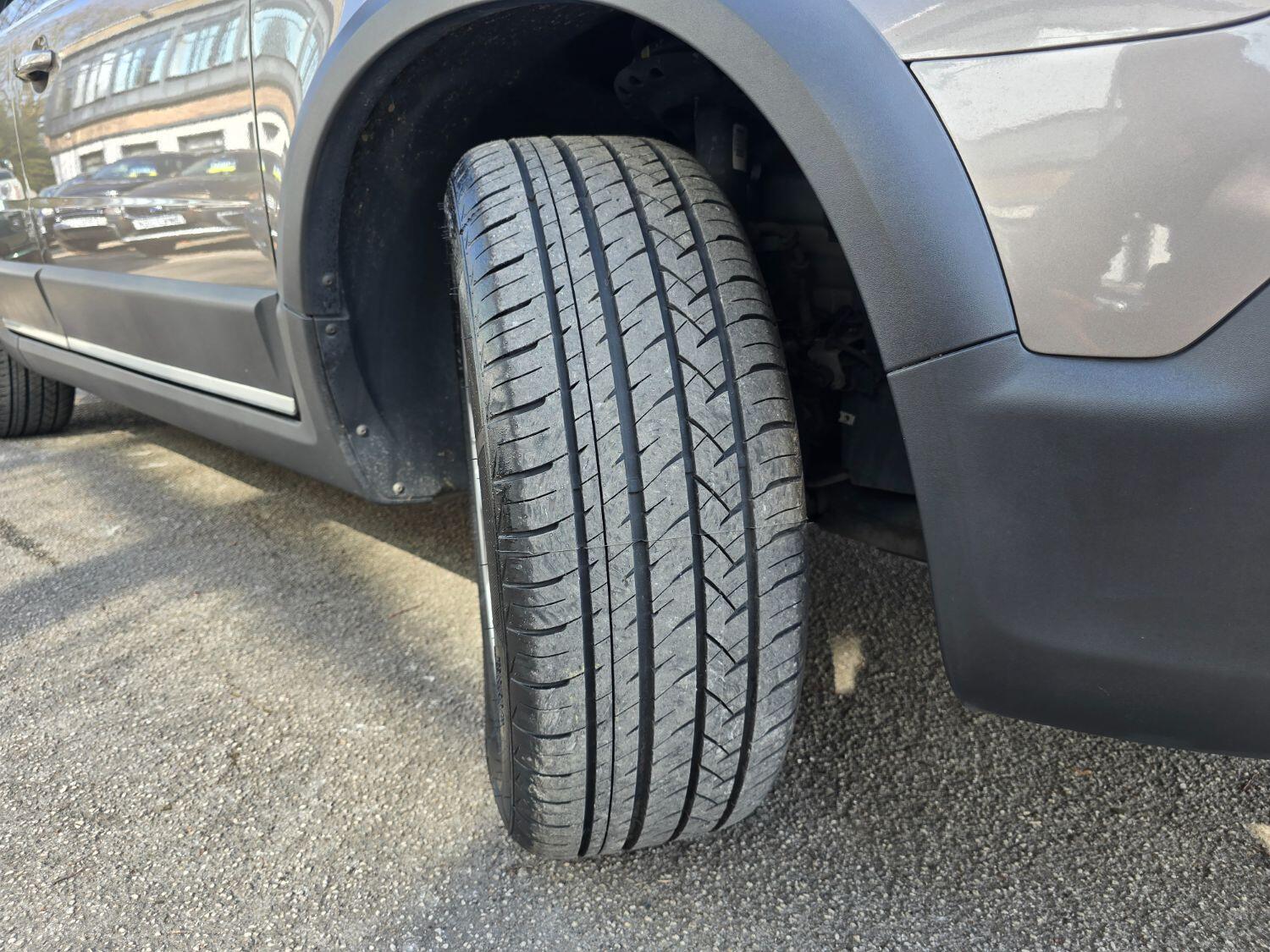 Used Volvo XC70 2011 for sale - 77189407: Photo 84