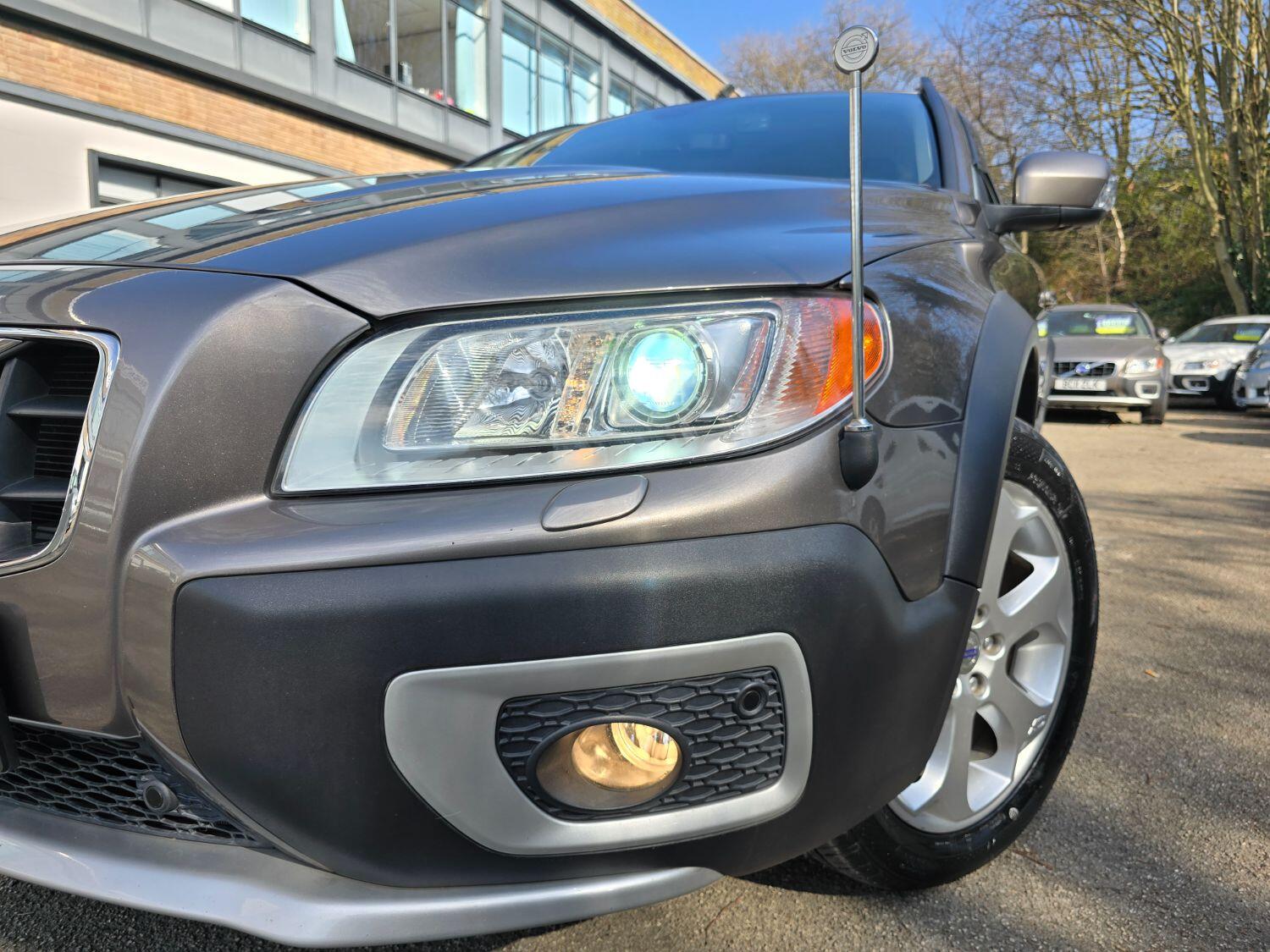 Used Volvo XC70 2011 for sale - 77189407: Photo 85