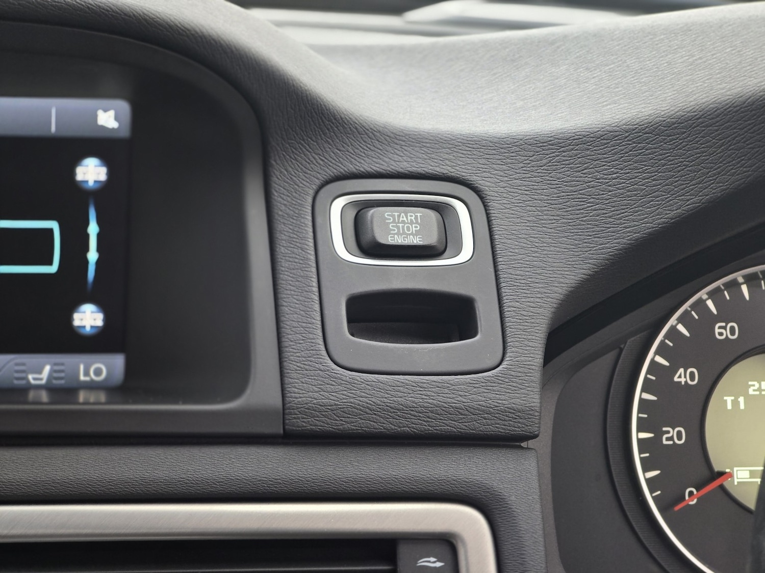 Used Volvo V70 for sale - 77189387: Photo 37