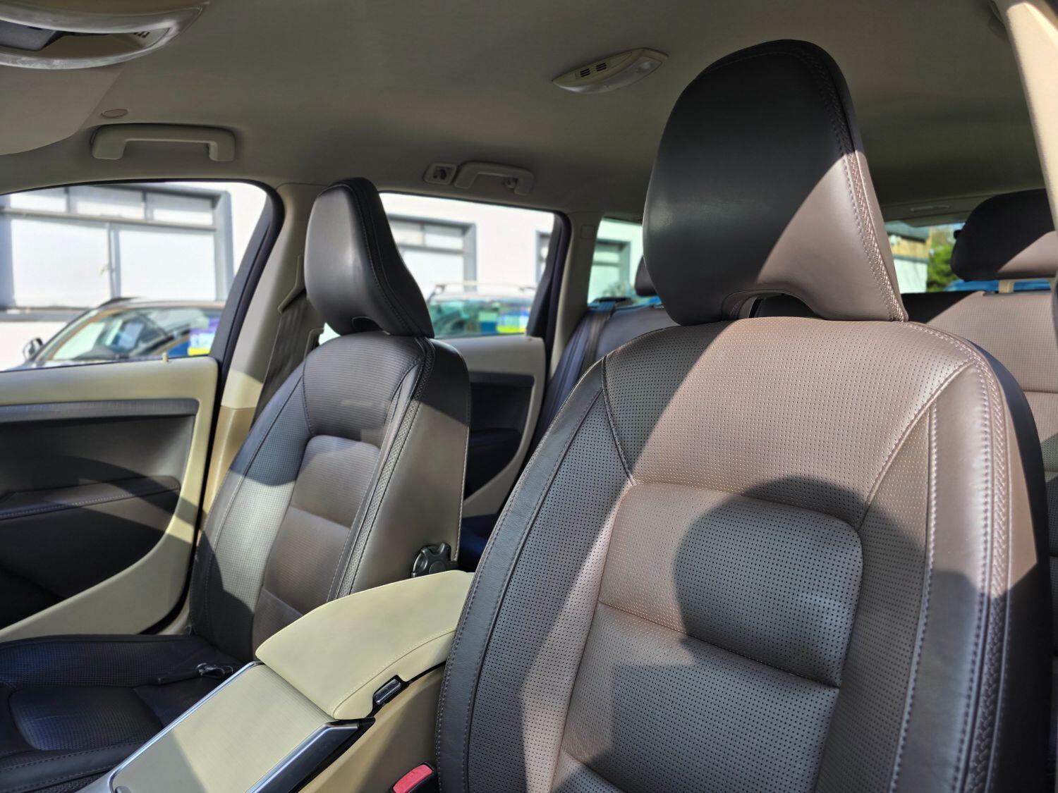 Used Volvo XC70 2013 for sale - 77694415: Photo 37