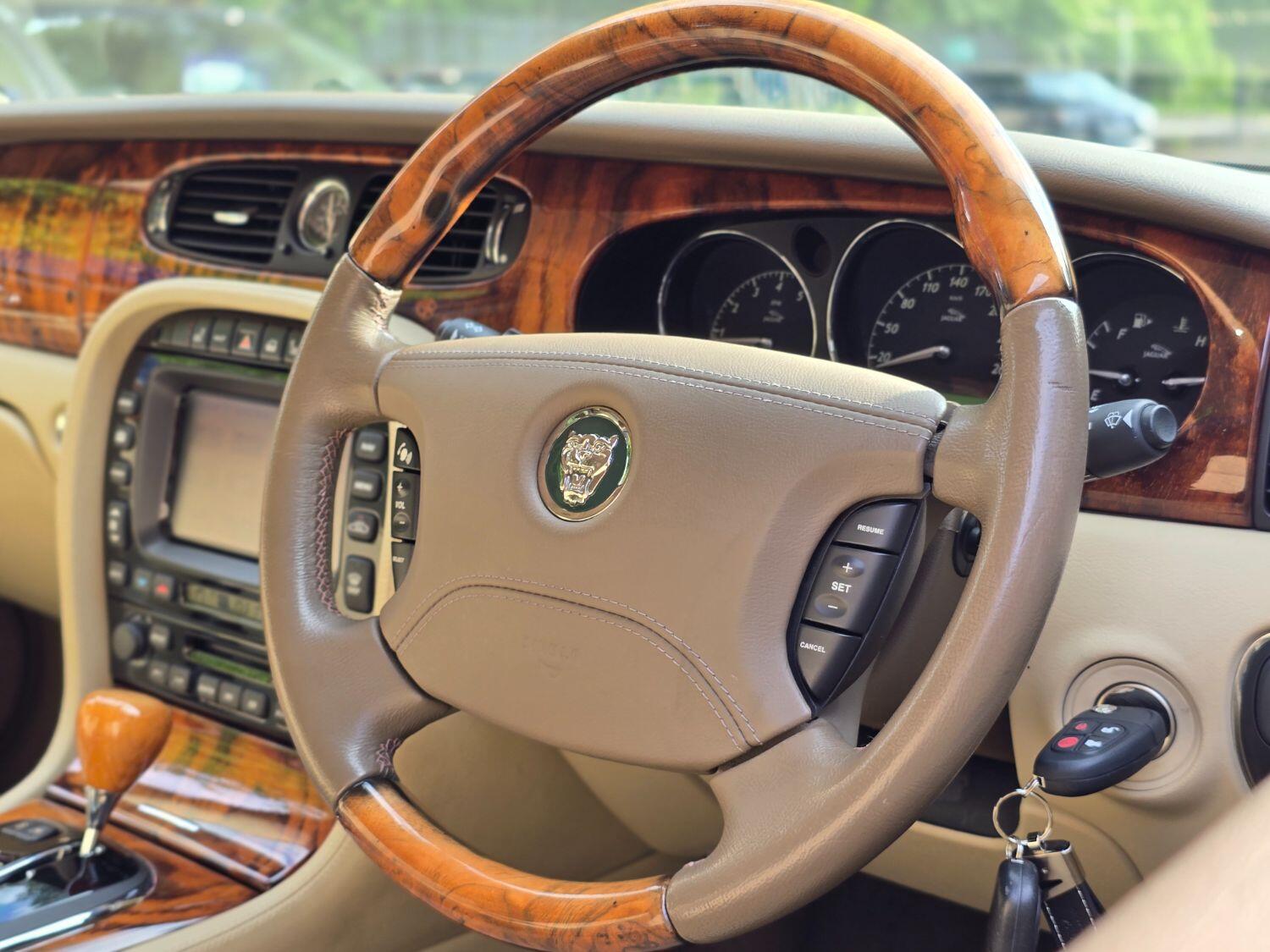 Used Jaguar XJ 2005 for sale - 77189400: Photo 81