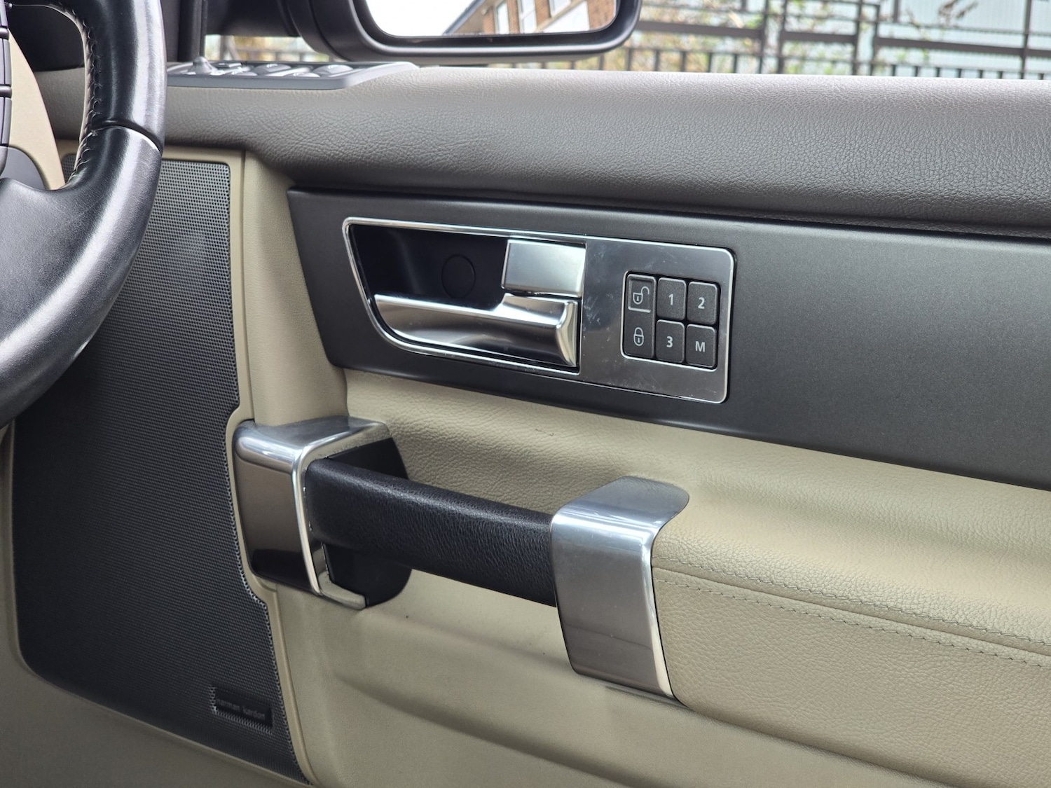 Used Land Rover Discovery 4 2013 for sale - 78070488: Photo 67