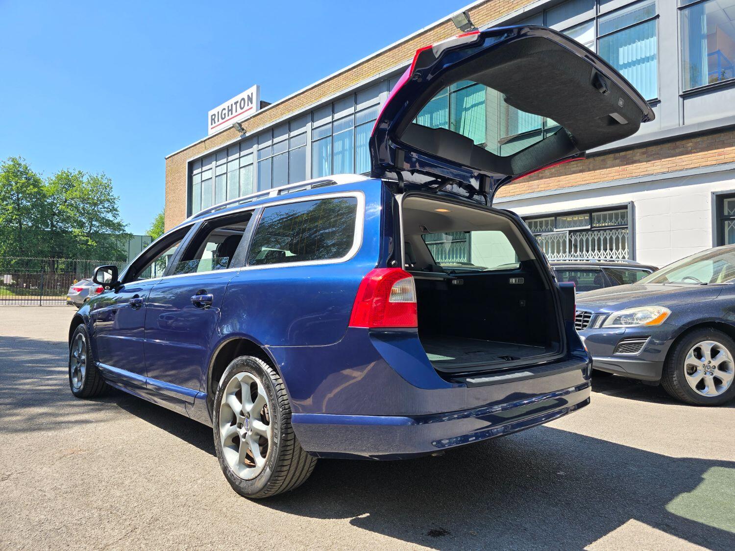 Used Volvo V70 2013 for sale - 77189399: Photo 3