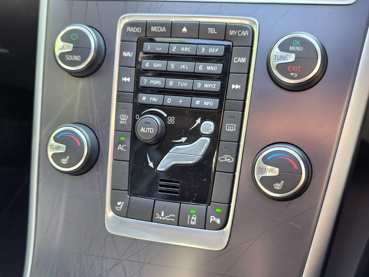 Used Volvo XC60 2011 for sale - 77189396: Photo 31