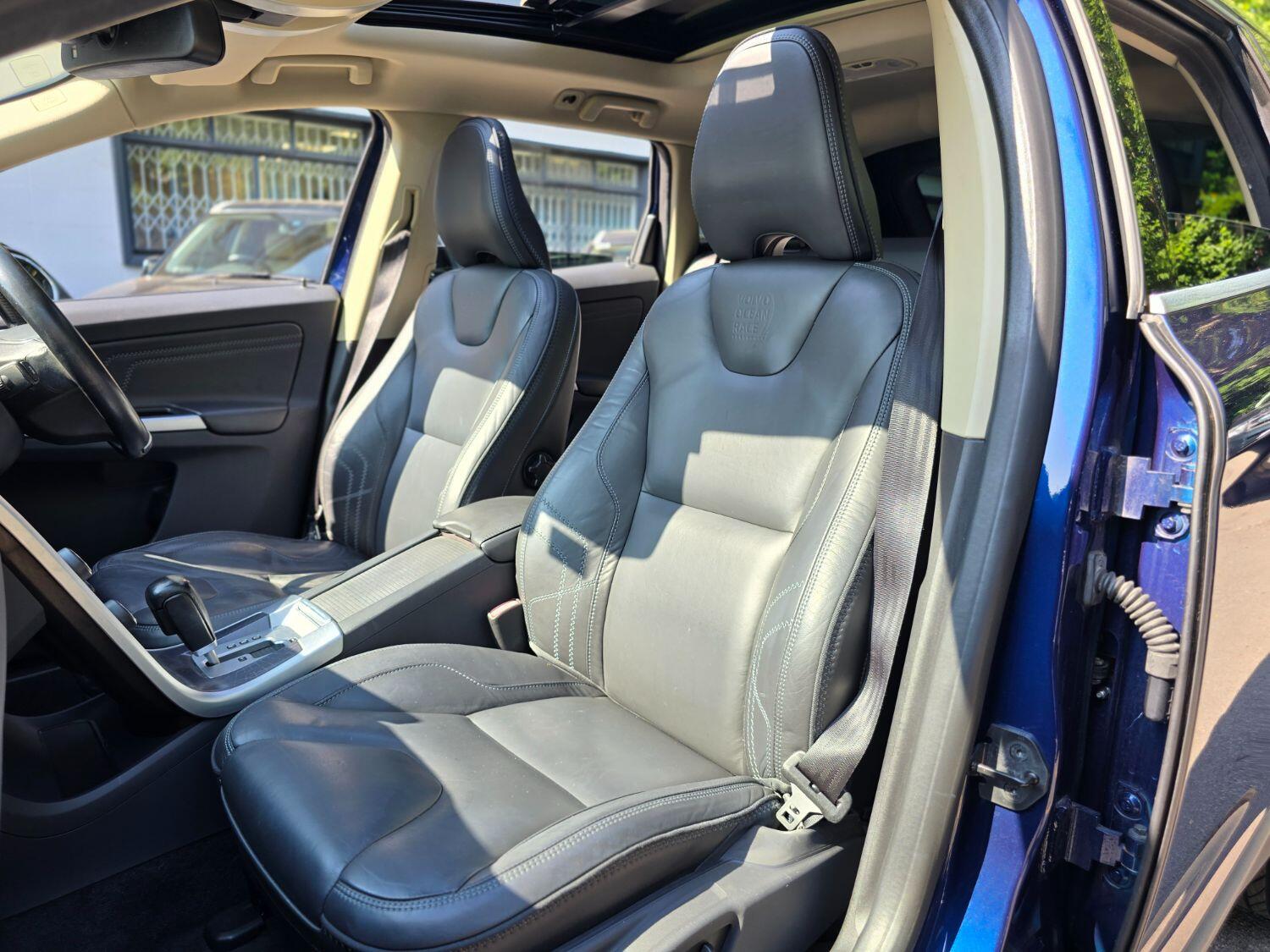 Used Volvo XC60 2011 for sale - 77189396: Photo 35