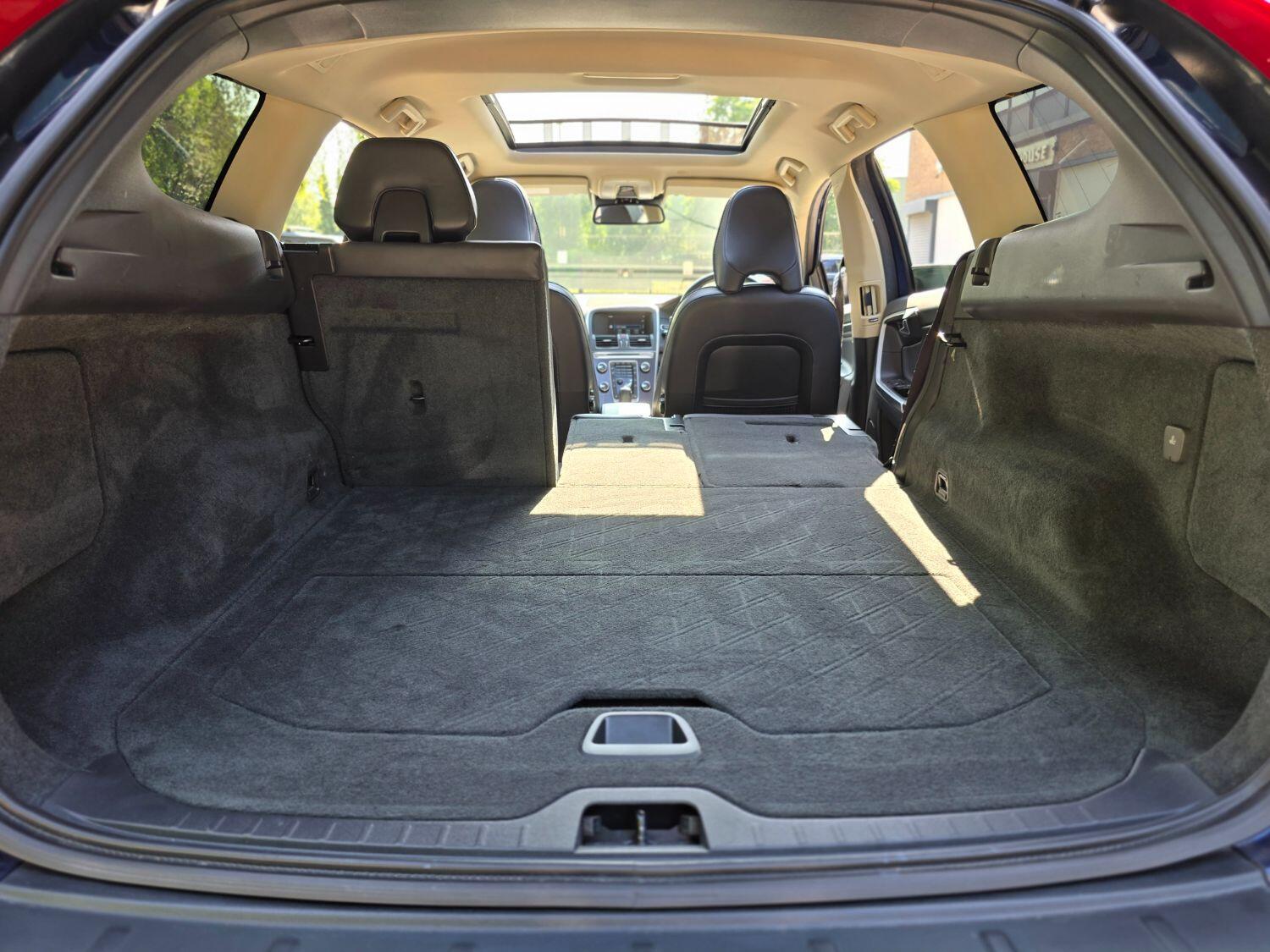 Used Volvo XC60 2011 for sale - 77189396: Photo 45