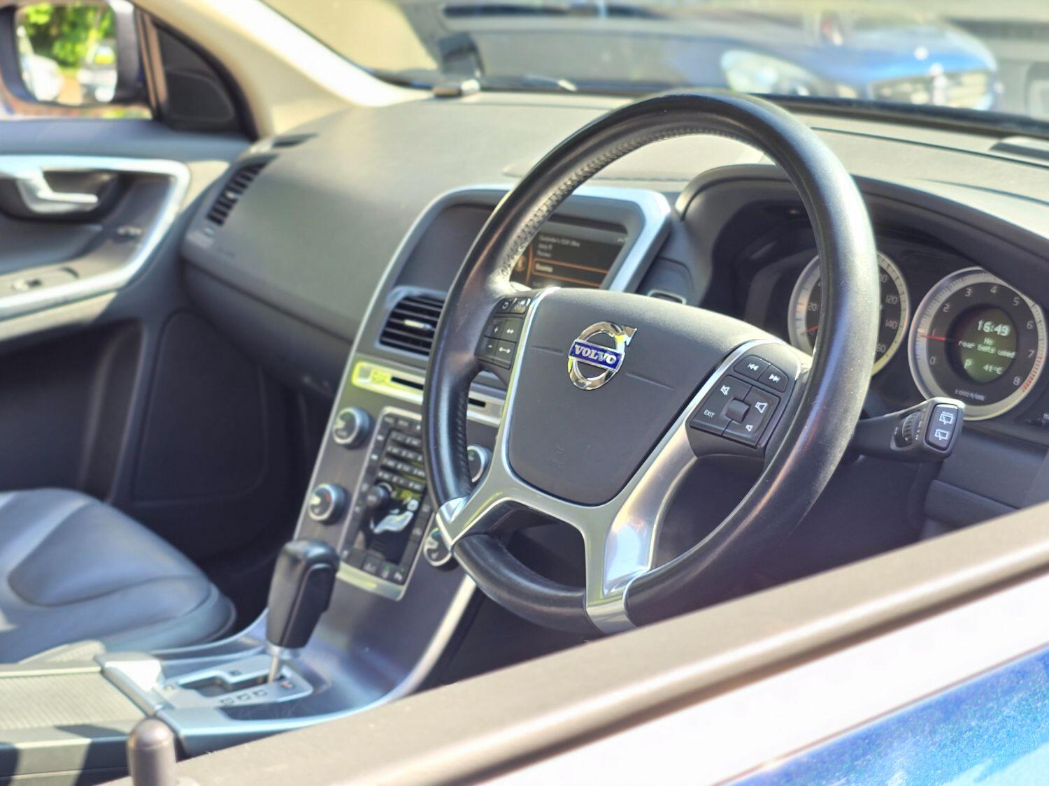 Used Volvo XC60 2011 for sale - 77189396: Photo 78