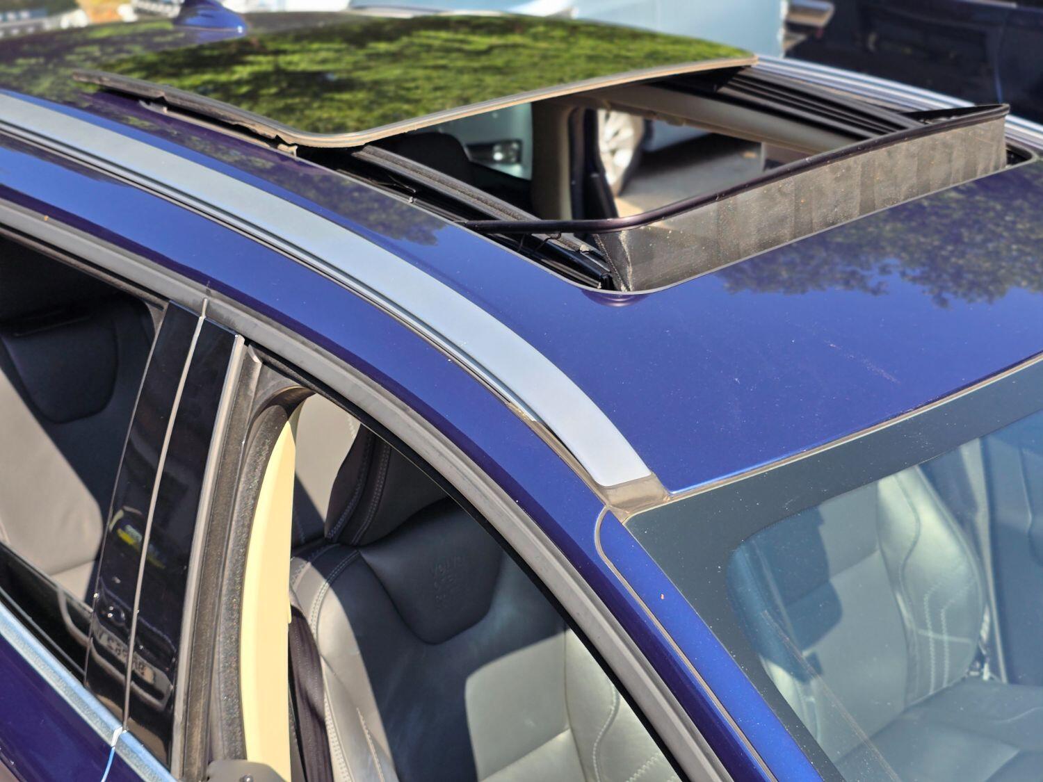 Used Volvo XC60 2011 for sale - 77189396: Photo 87