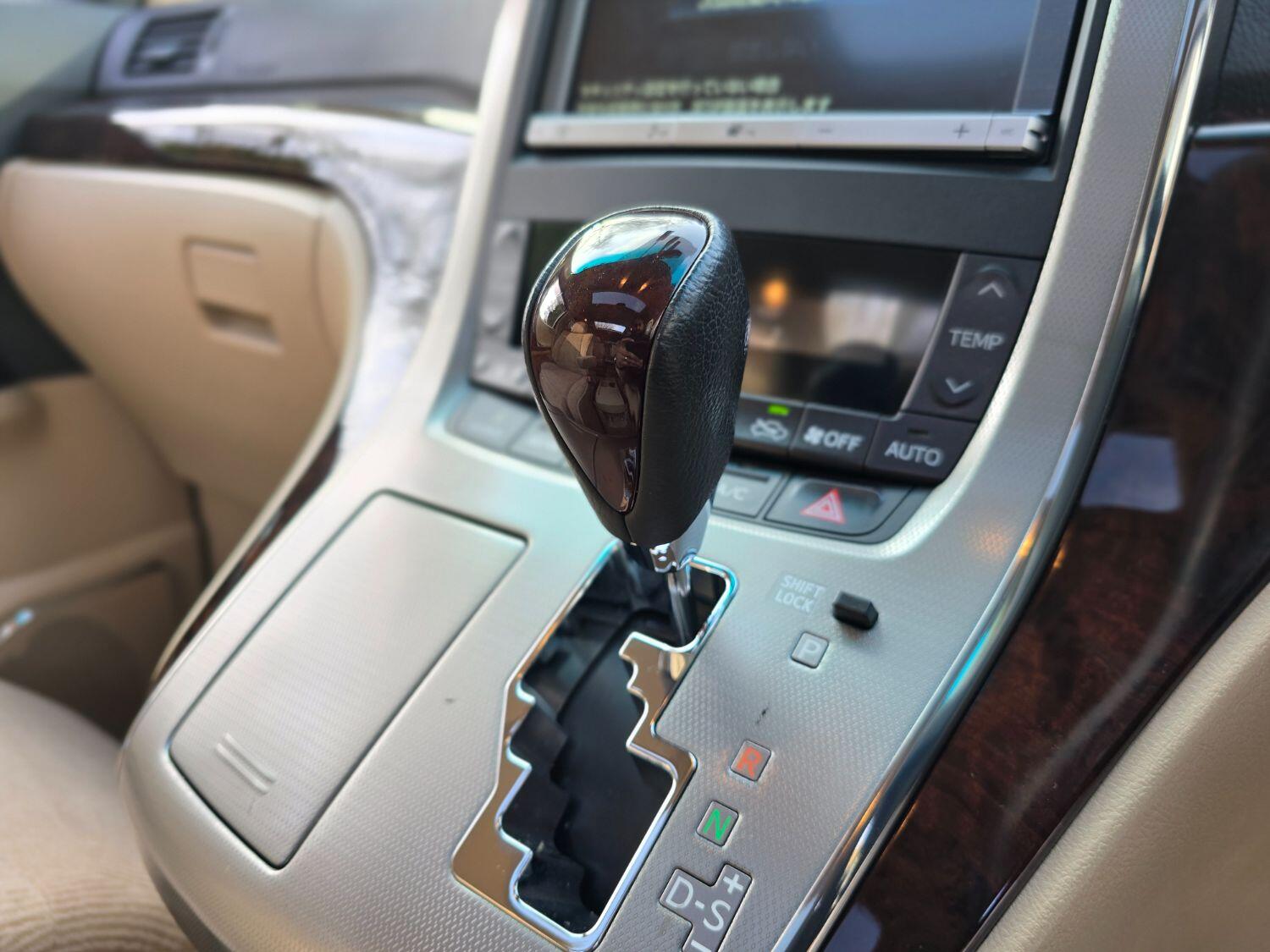 Used Toyota Vellfire 2012 for sale - 77189394: Photo 17