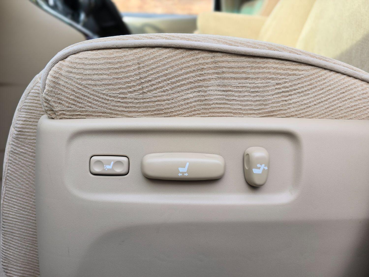 Used Toyota Vellfire 2012 for sale - 77189394: Photo 24