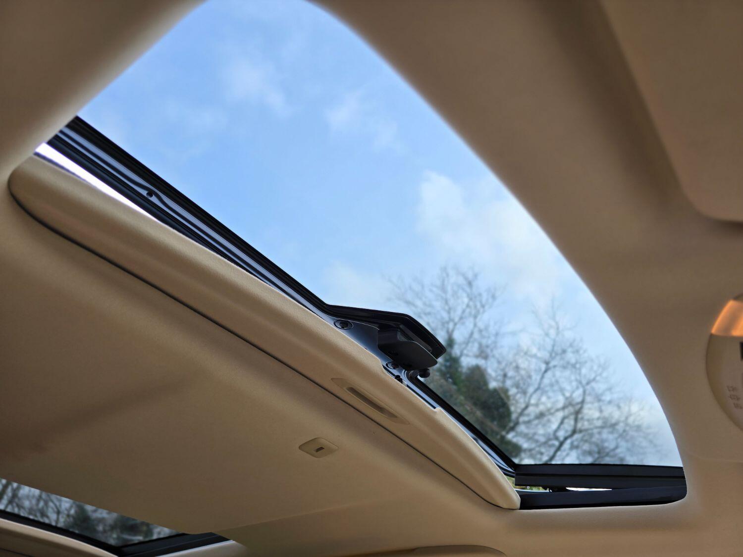 Used Toyota Vellfire 2012 for sale - 77189394: Photo 42