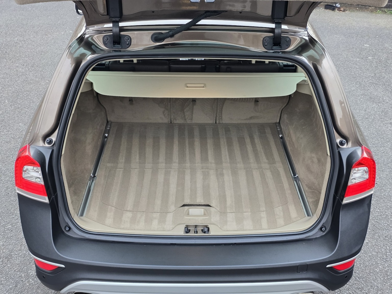 Used Volvo XC70 2013 for sale - 77750058: Photo 31