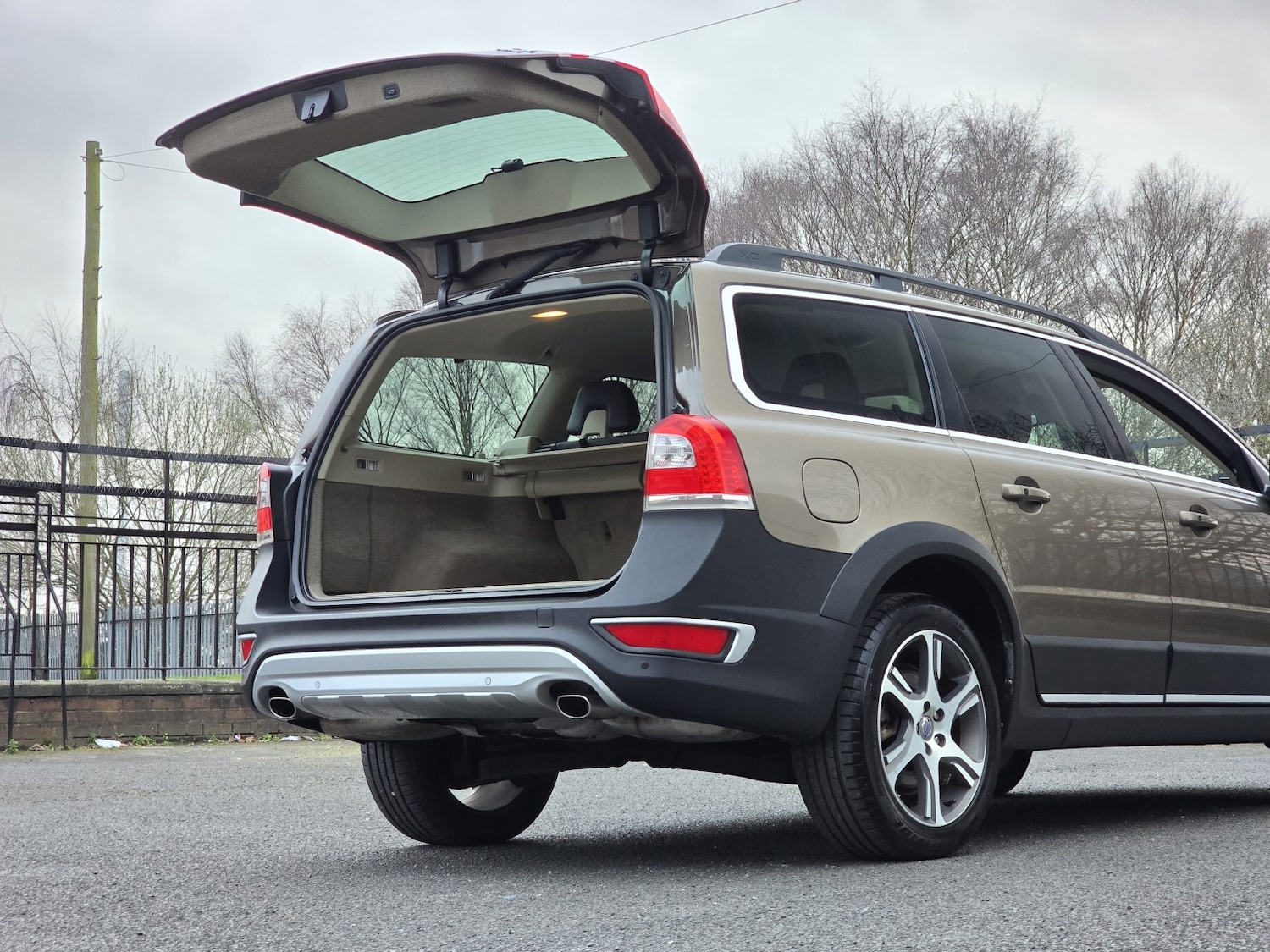 Used Volvo XC70 2013 for sale - 77750058: Photo 32