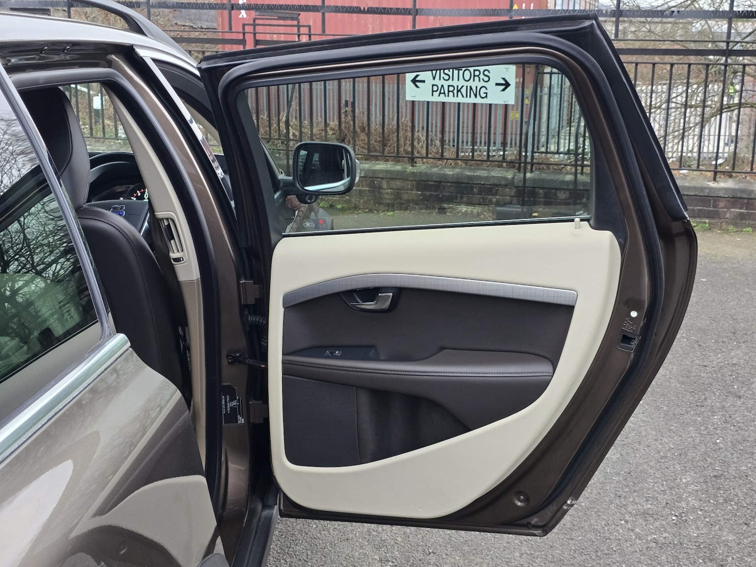 Used Volvo XC70 2013 for sale - 77750058: Photo 35