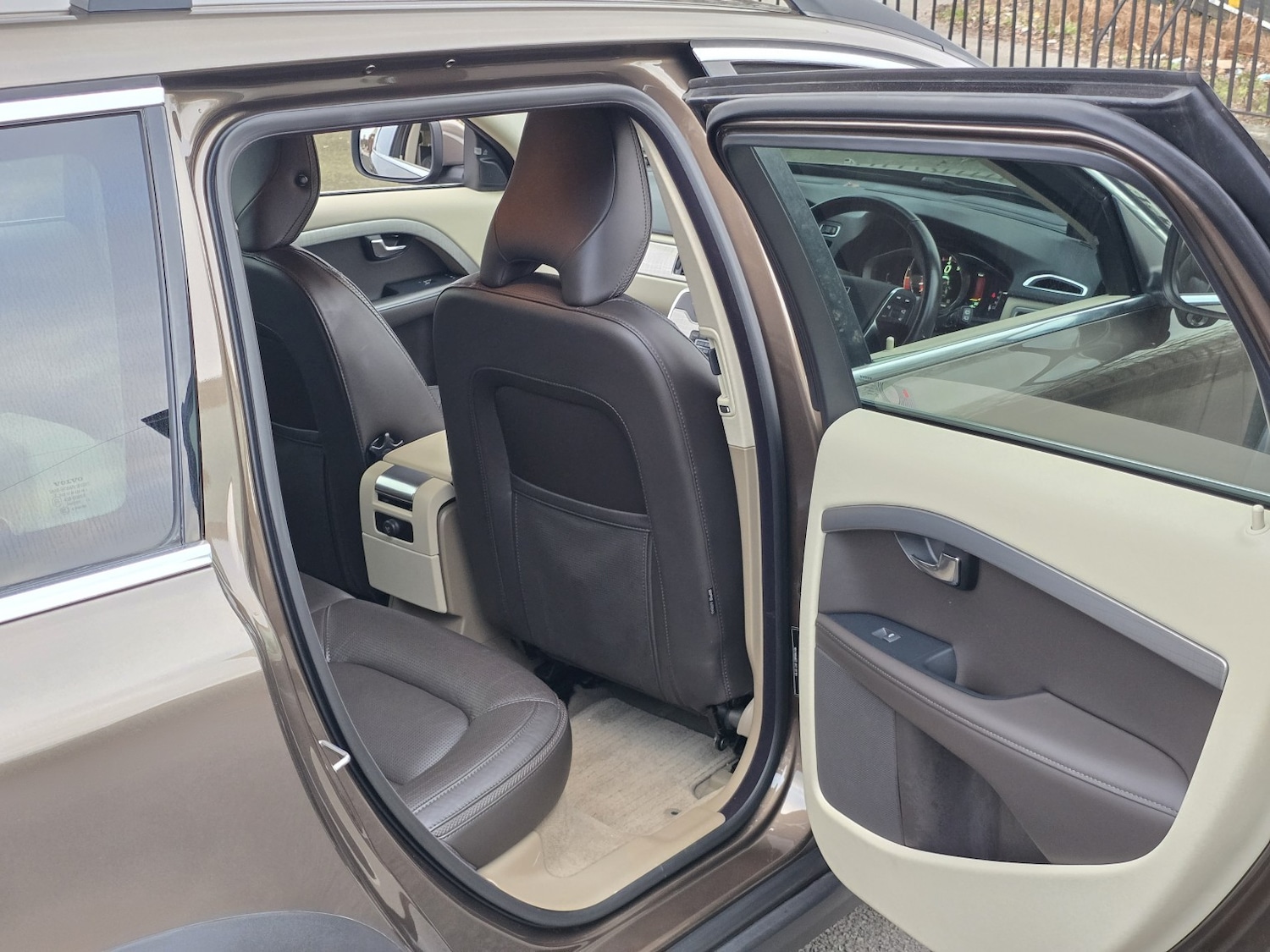 Used Volvo XC70 2013 for sale - 77750058: Photo 36