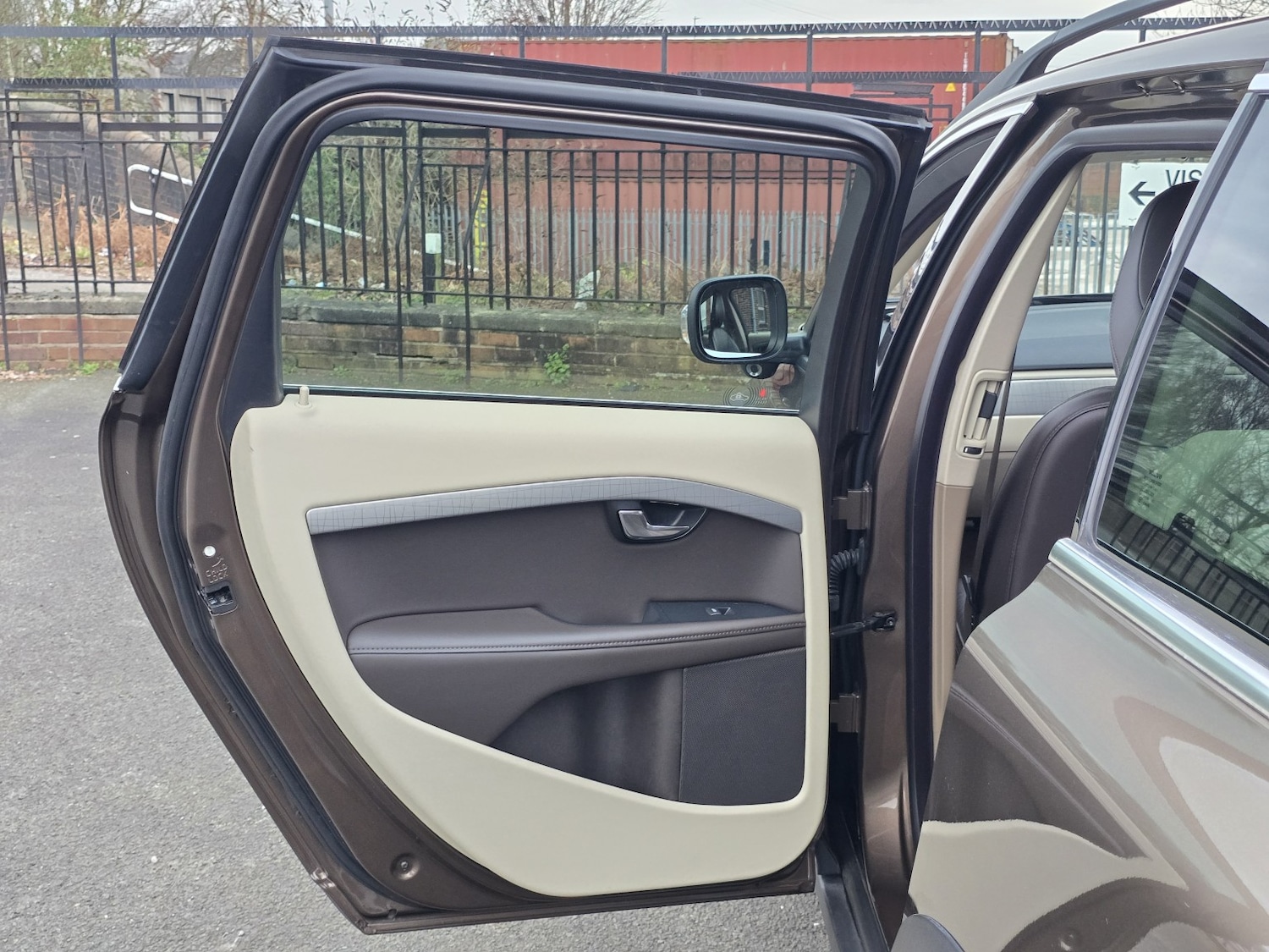 Used Volvo XC70 2013 for sale - 77750058: Photo 39