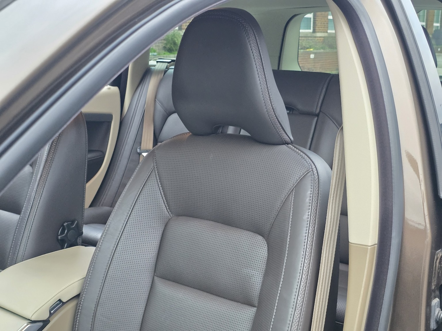 Used Volvo XC70 2013 for sale - 77750058: Photo 45