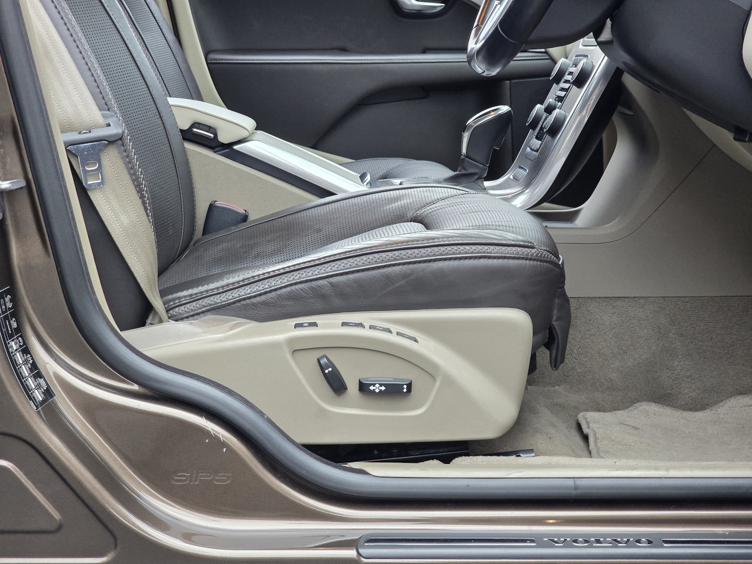 Used Volvo XC70 2013 for sale - 77750058: Photo 47