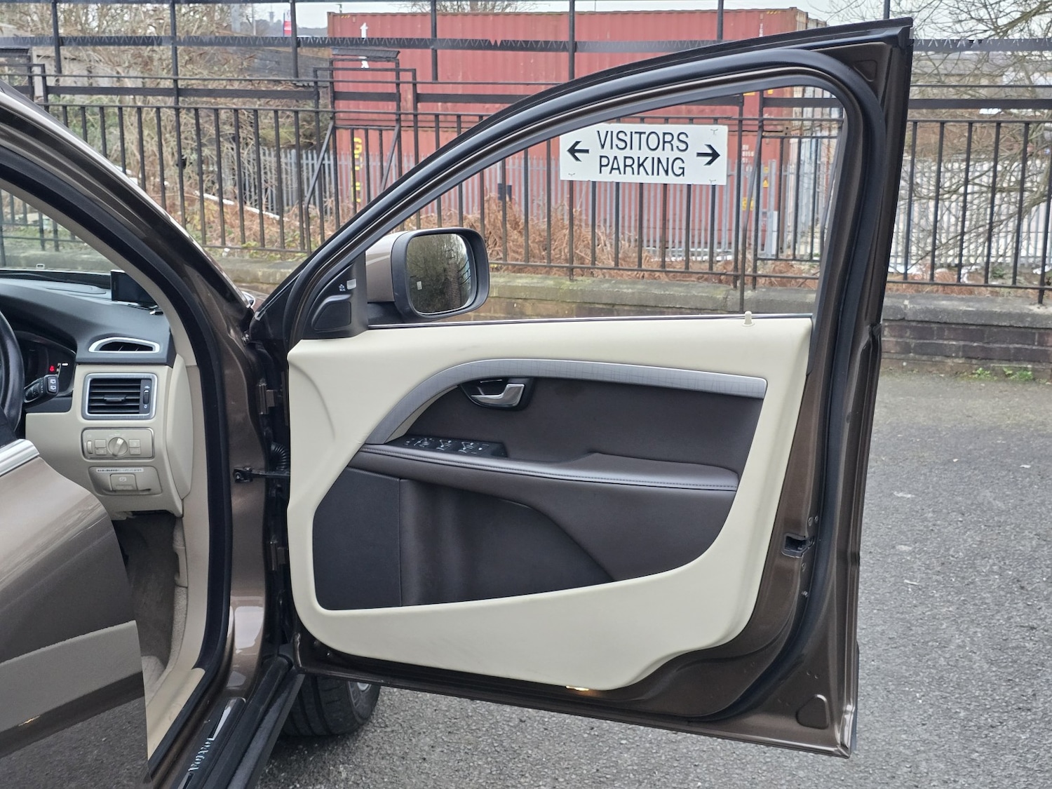 Used Volvo XC70 2013 for sale - 77750058: Photo 50